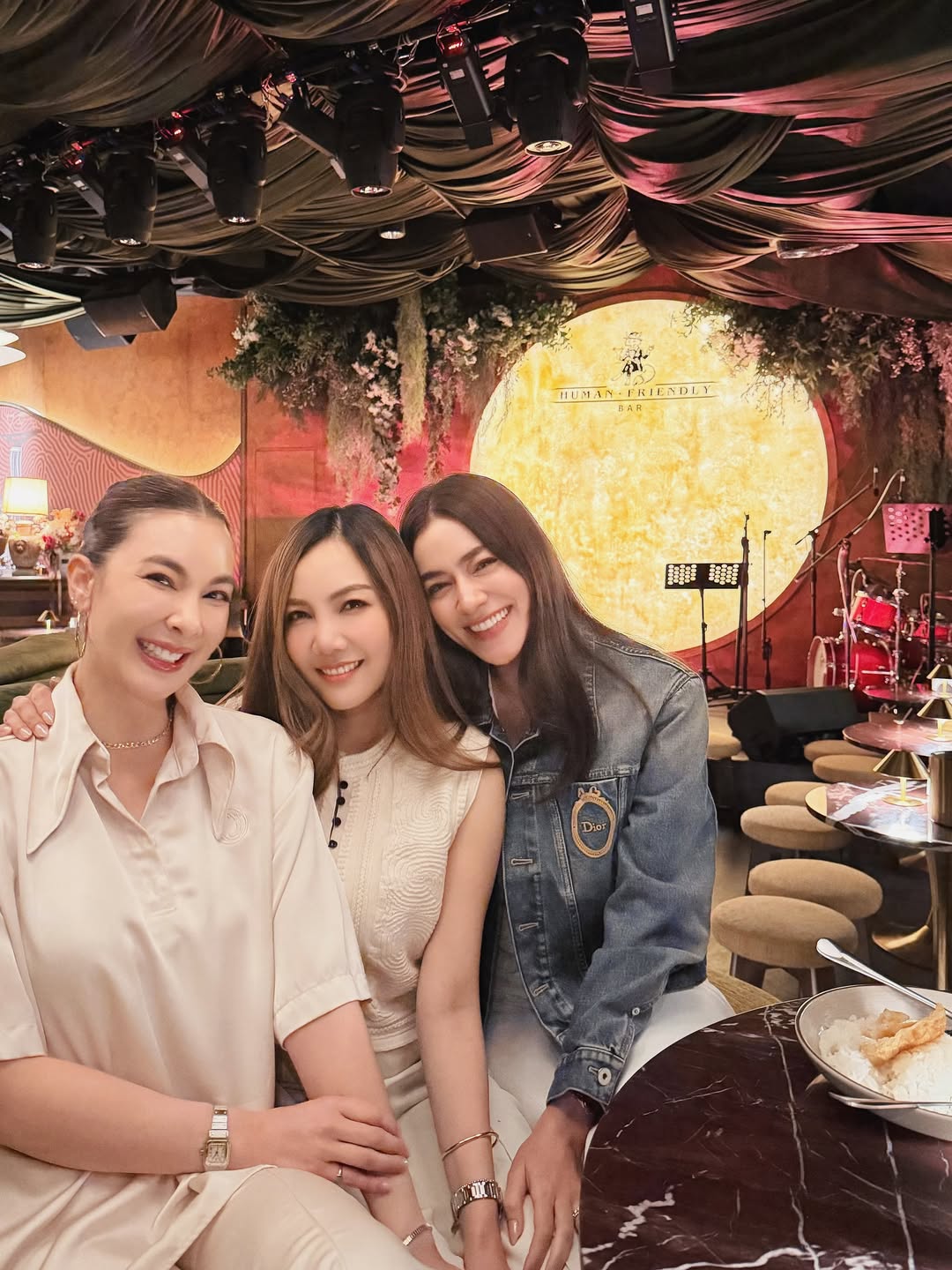 โบว์ - เบญจวรรณ อาร์ตเนอร์