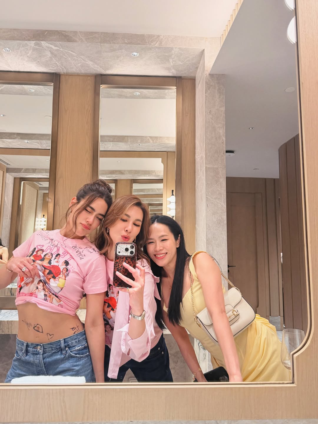 โบว์ - เบญจวรรณ อาร์ตเนอร์