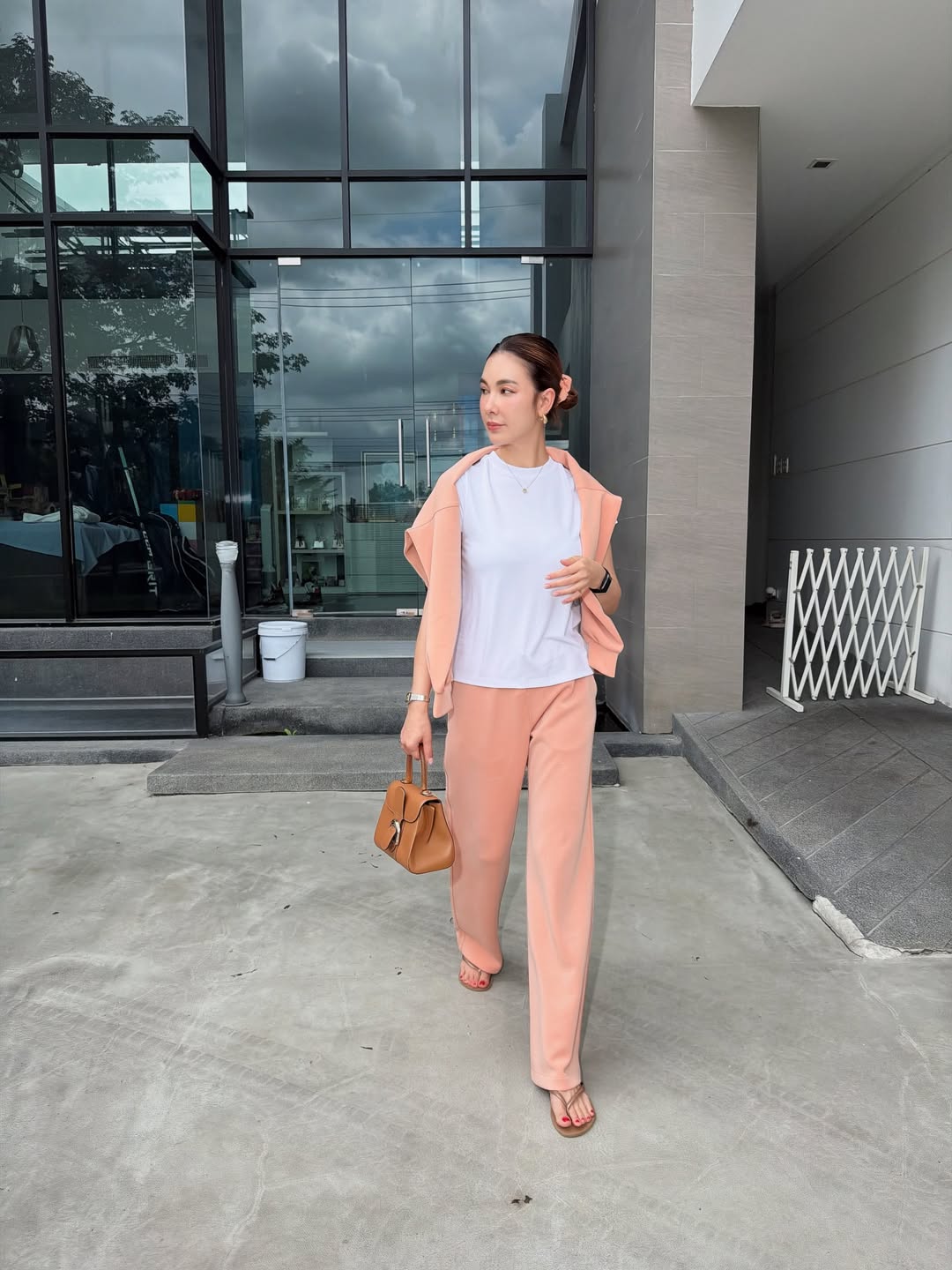 โบว์ - เบญจวรรณ อาร์ตเนอร์