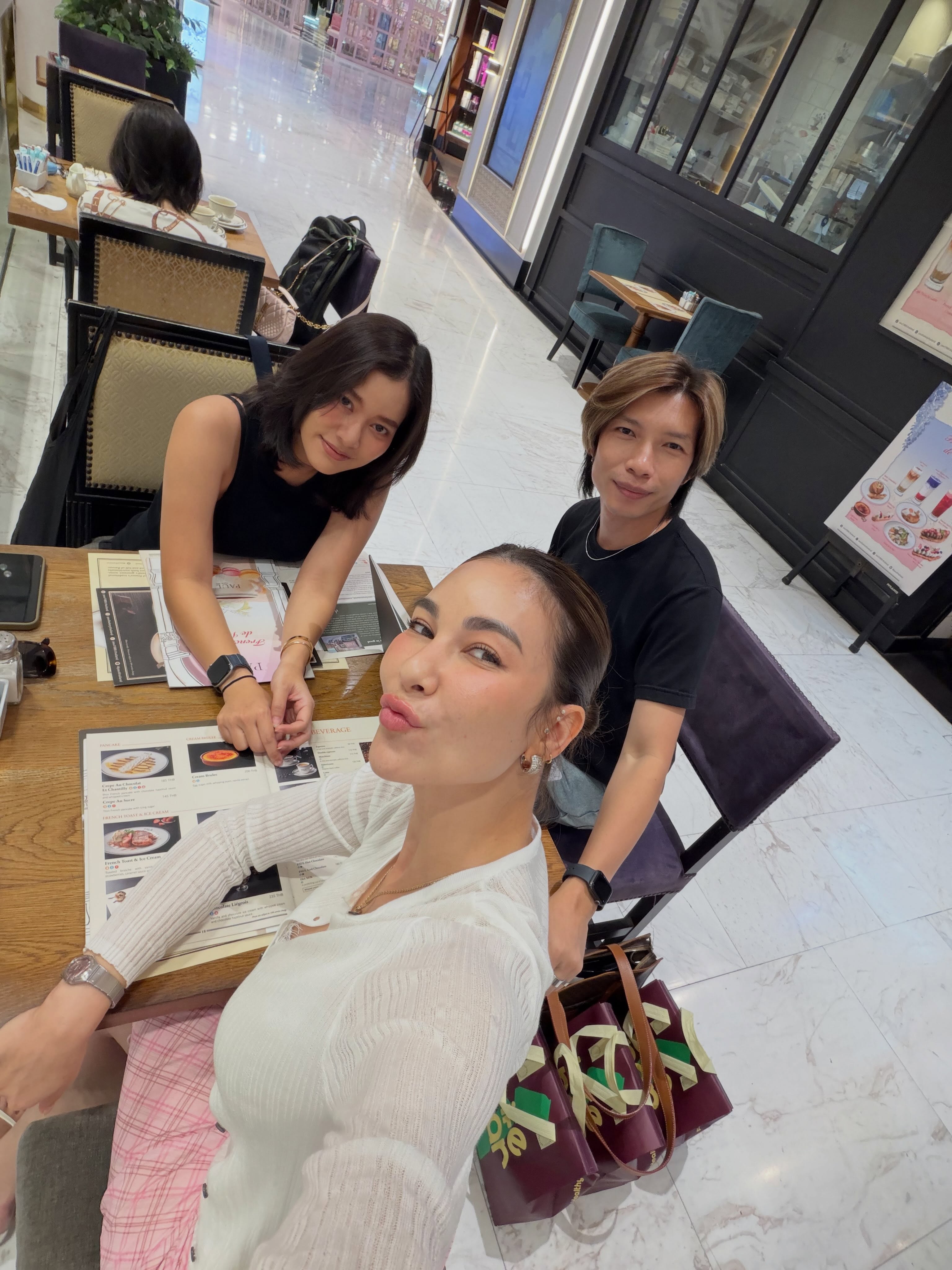 โบว์ - เบญจวรรณ อาร์ตเนอร์