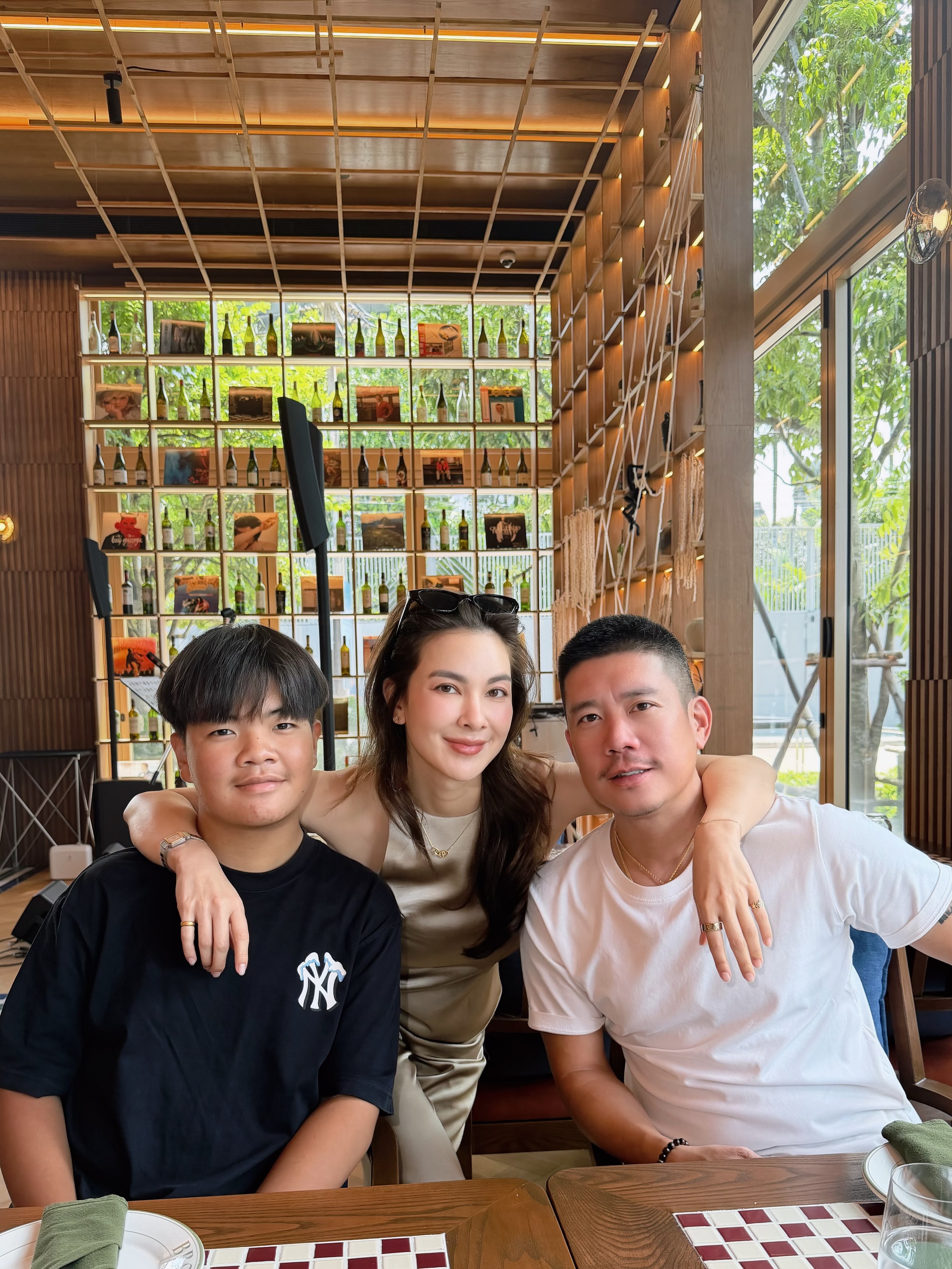 โบว์ - เบญจวรรณ อาร์ตเนอร์