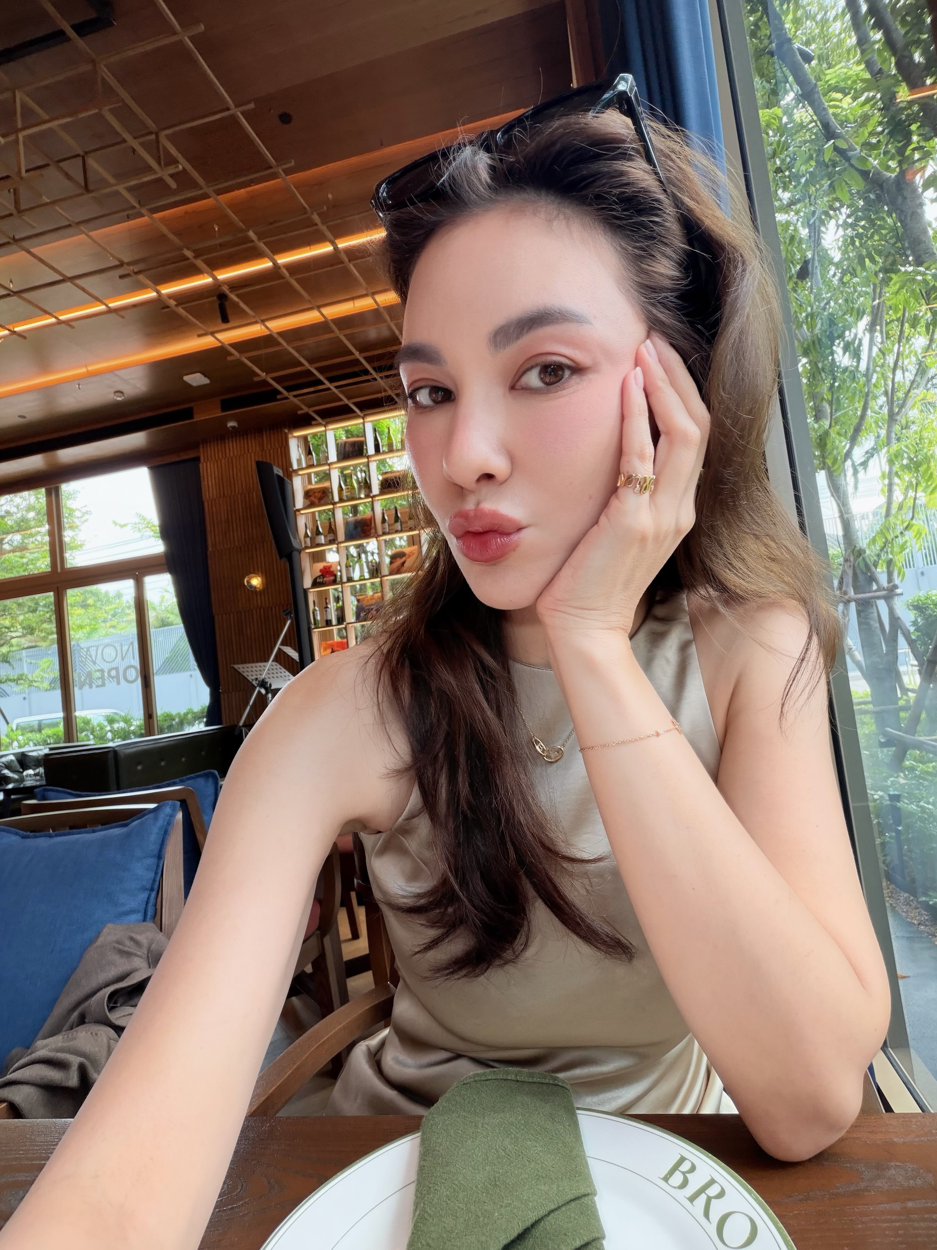 โบว์ - เบญจวรรณ อาร์ตเนอร์