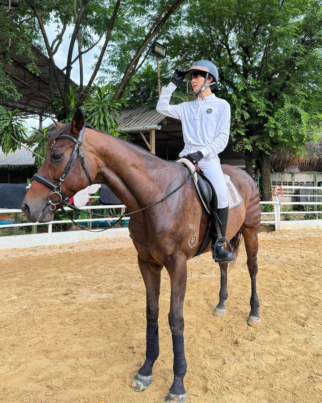 นุนิว - ชวรินทร์ เพริศพิริยะวงศ์