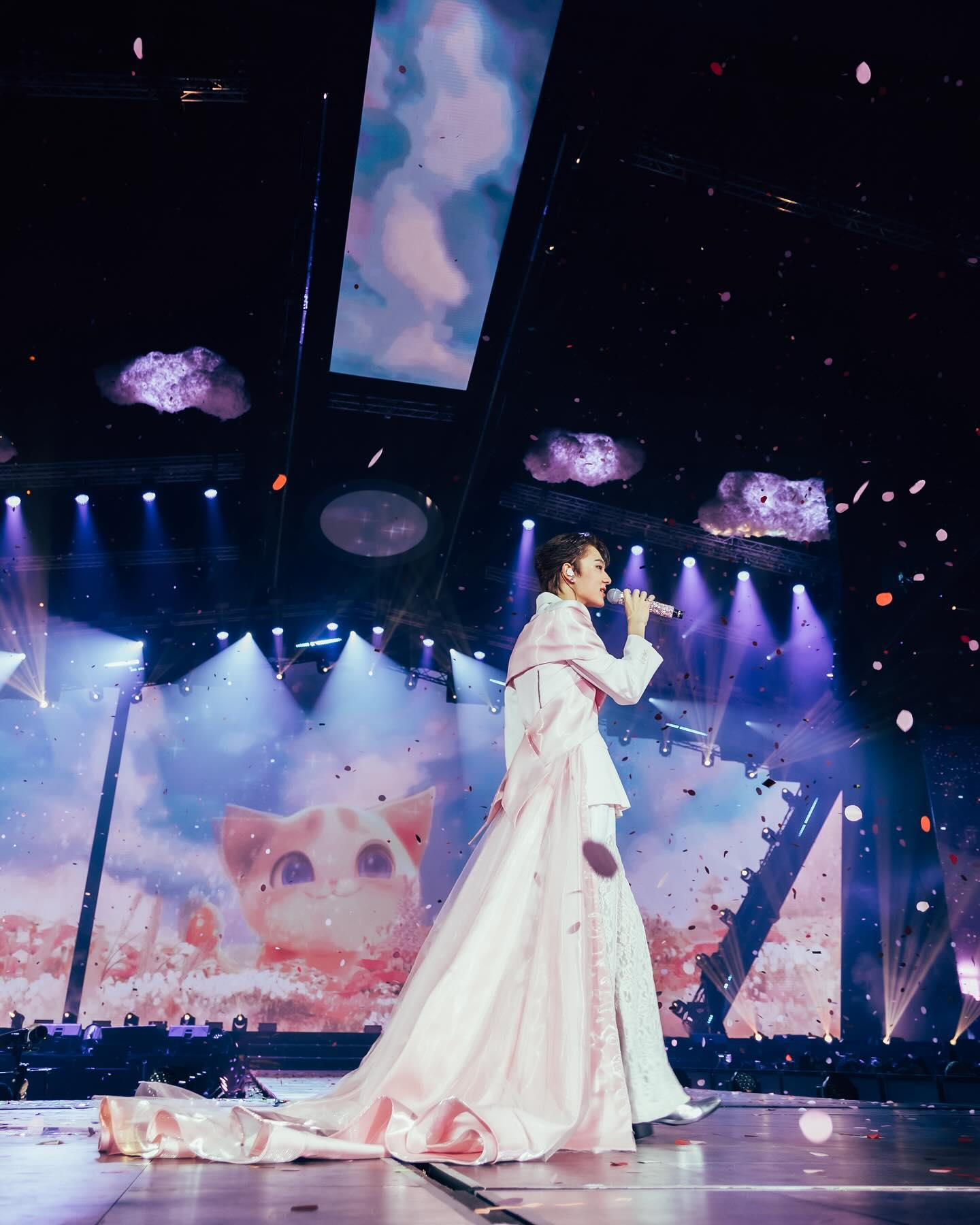 นุนิว - ชวรินทร์ เพริศพิริยะวงศ์