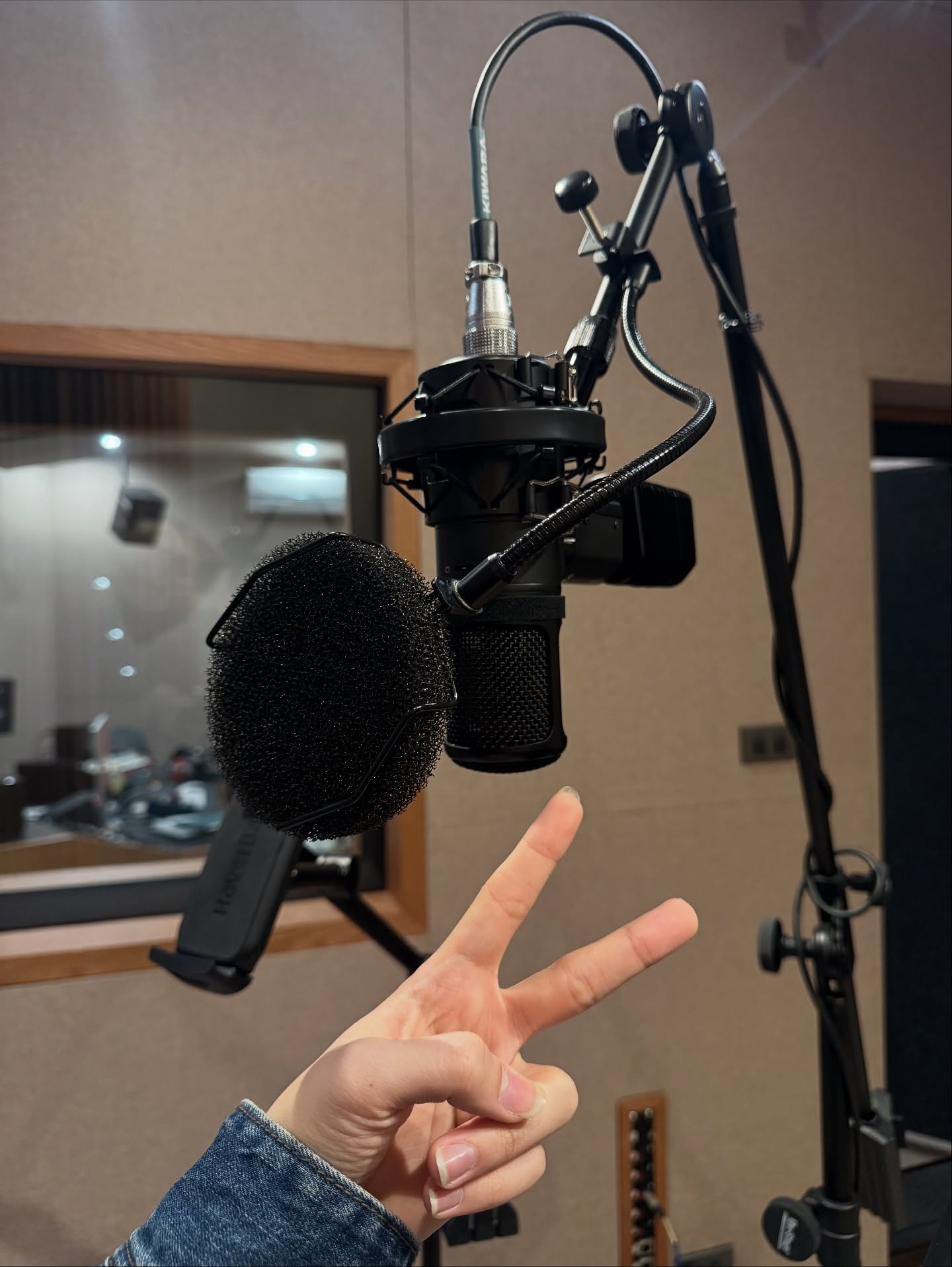 นุนิว - ชวรินทร์ เพริศพิริยะวงศ์