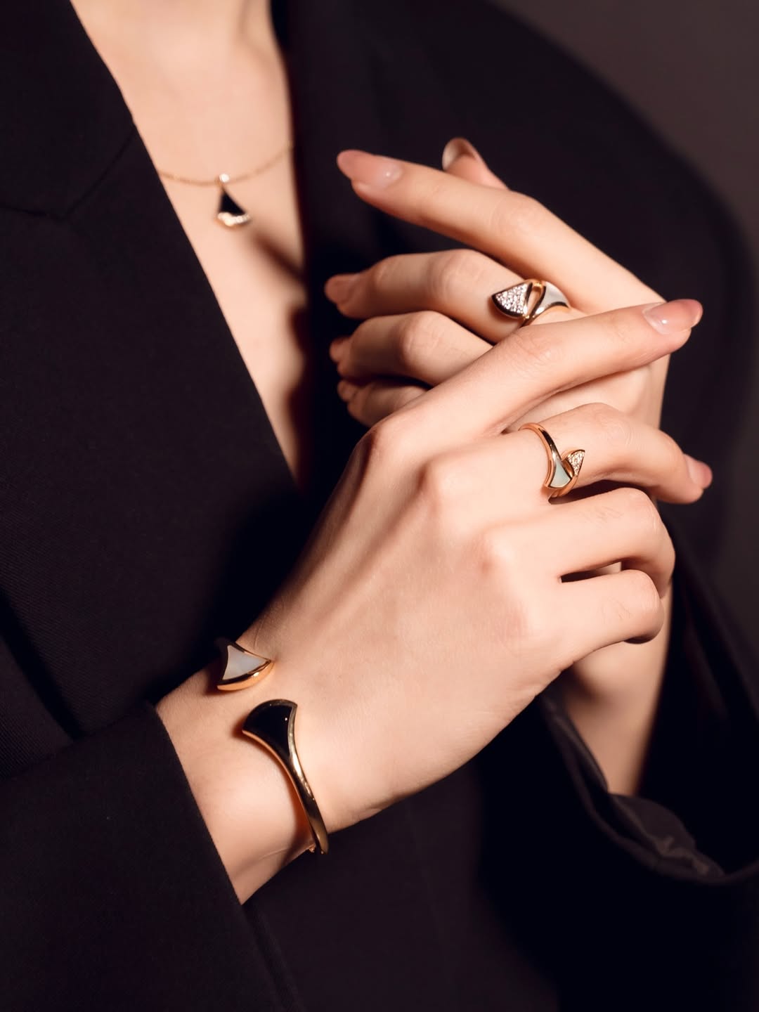 นุนิว - ชวรินทร์ เพริศพิริยะวงศ์