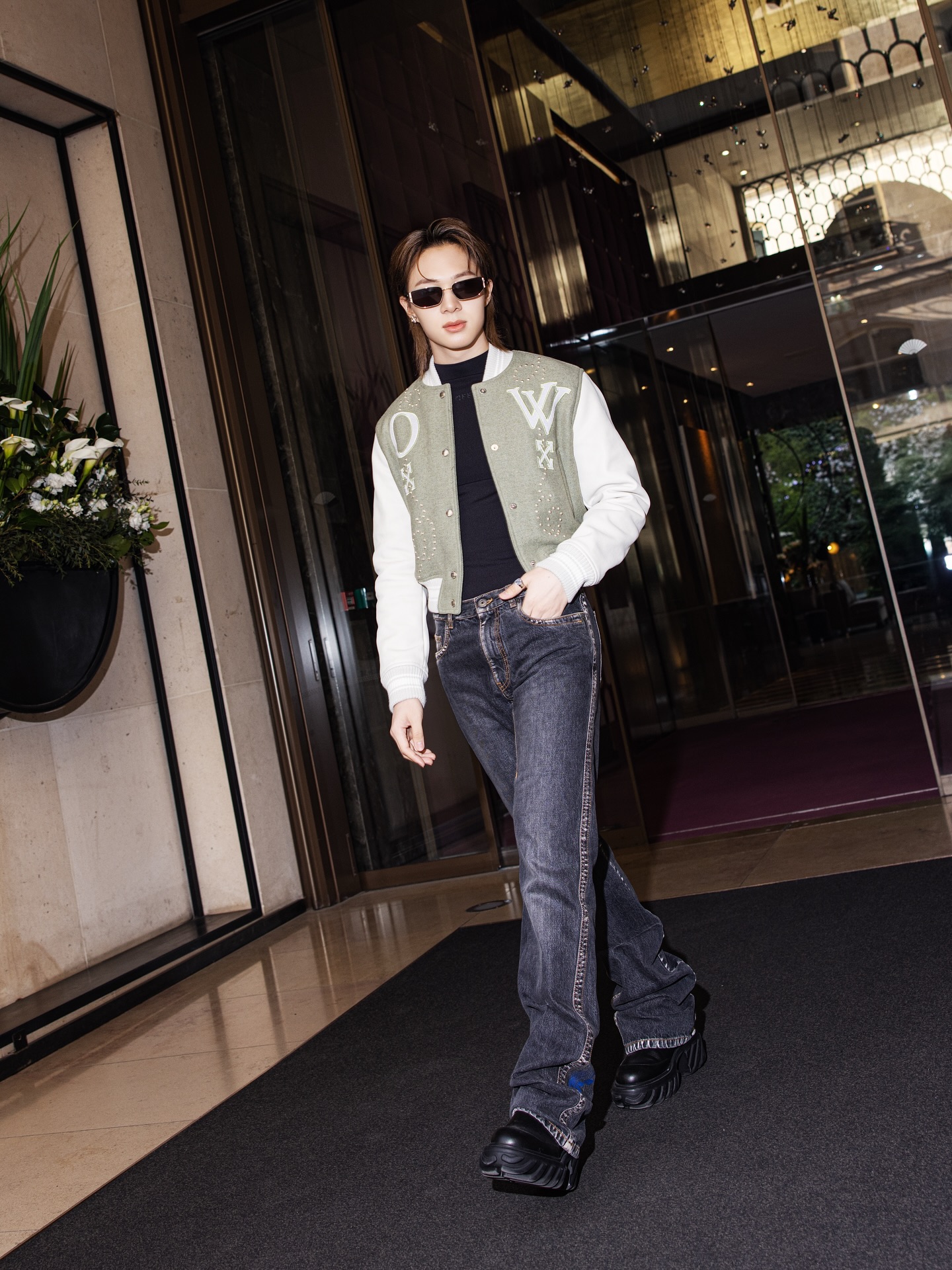 นุนิว - ชวรินทร์ เพริศพิริยะวงศ์