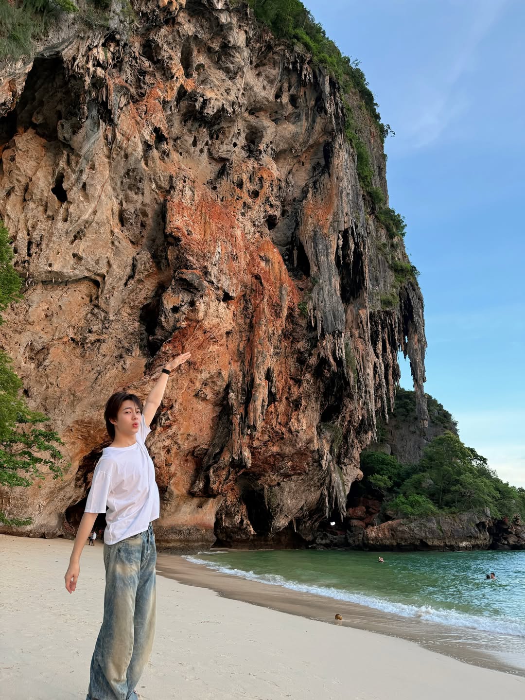 นุนิว - ชวรินทร์ เพริศพิริยะวงศ์