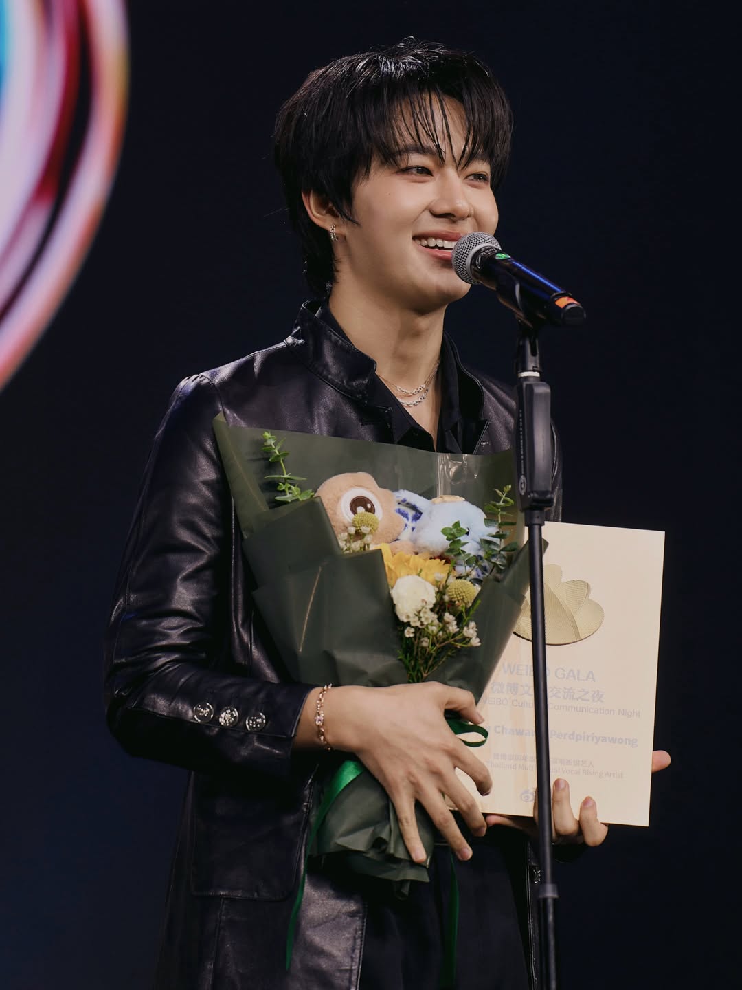 นุนิว - ชวรินทร์ เพริศพิริยะวงศ์