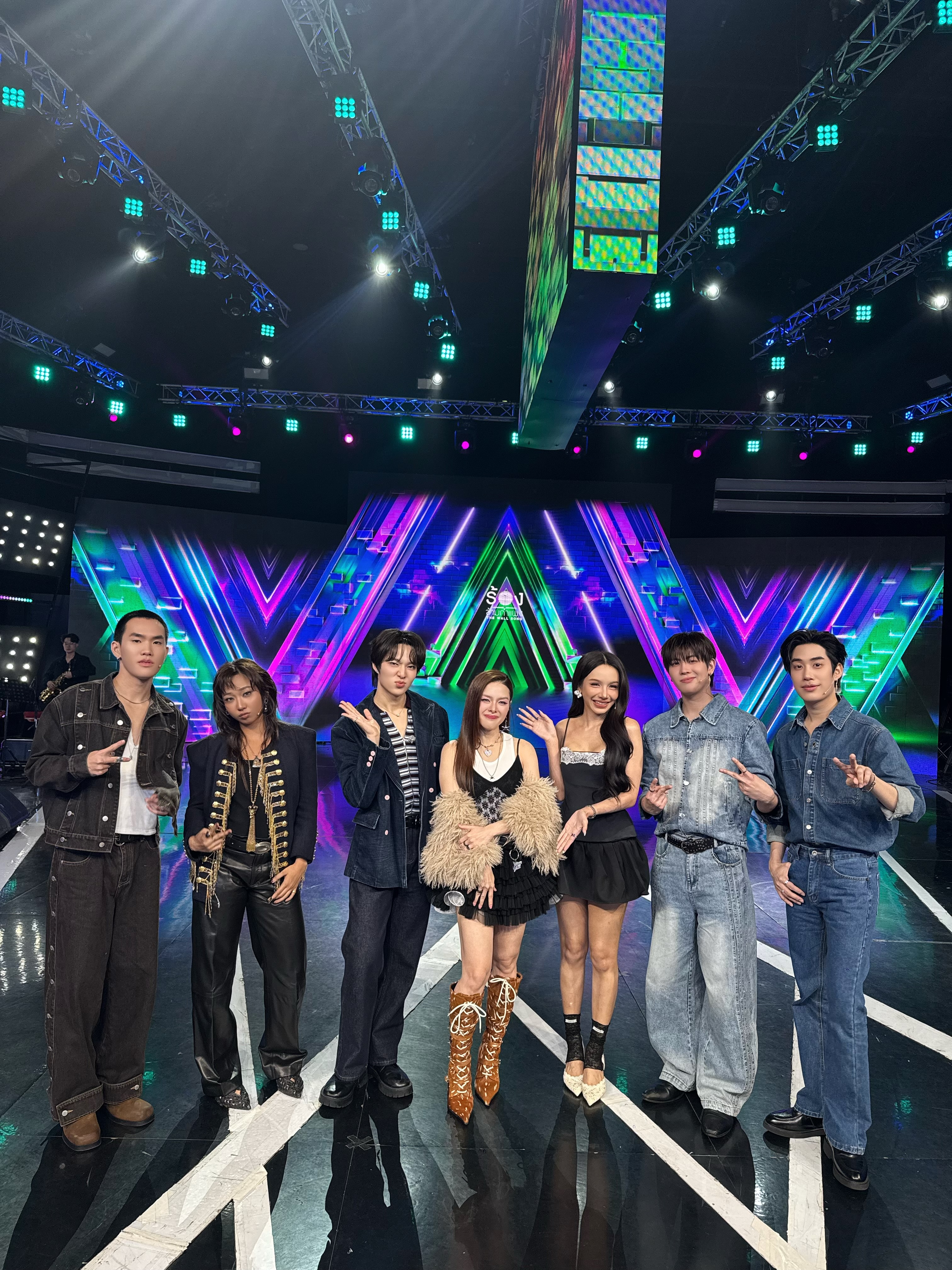 นุนิว - ชวรินทร์ เพริศพิริยะวงศ์