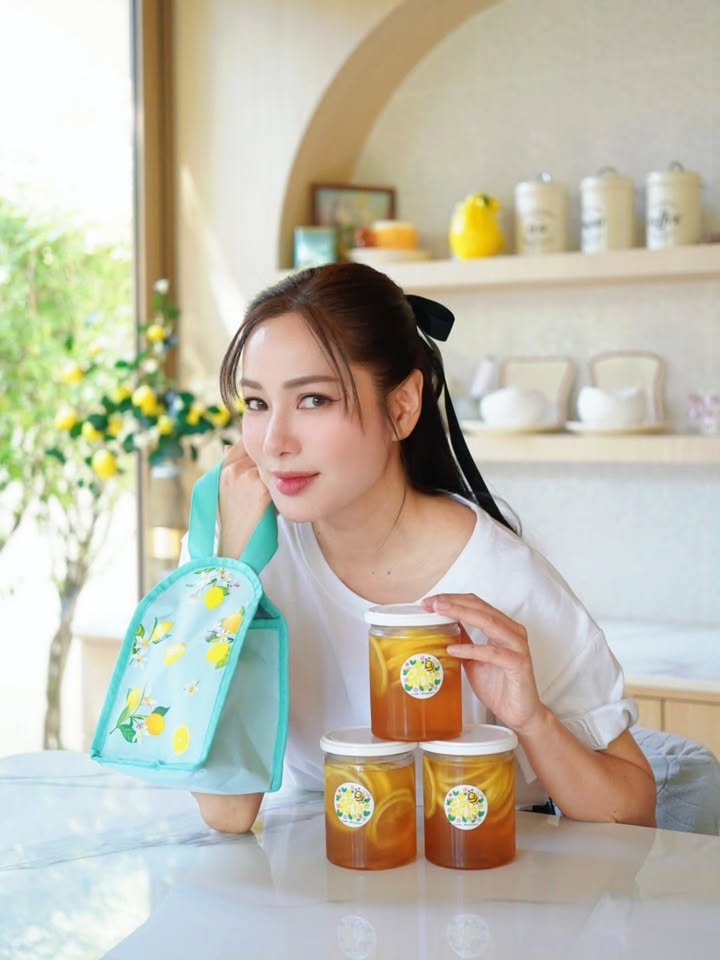 จอย - รินลณี ศรีเพ็ญ