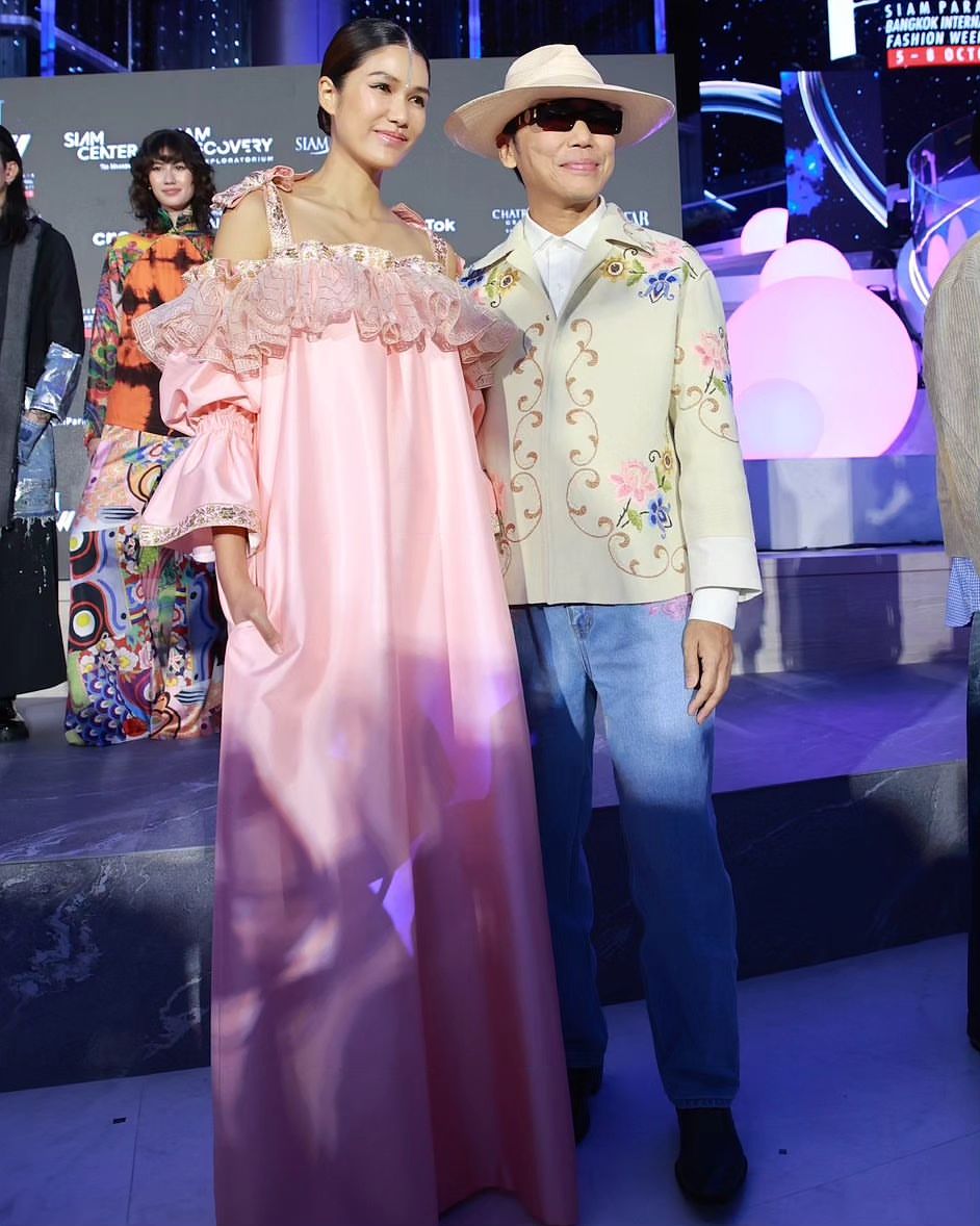 แนท - อนิพรณ์  เฉลิมบูรณะวงศ์