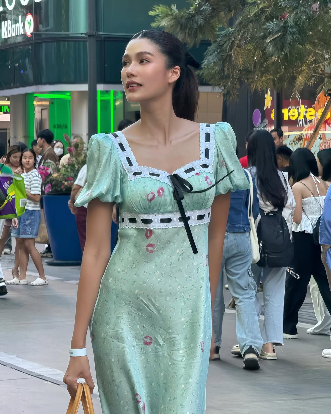 แนท - อนิพรณ์  เฉลิมบูรณะวงศ์