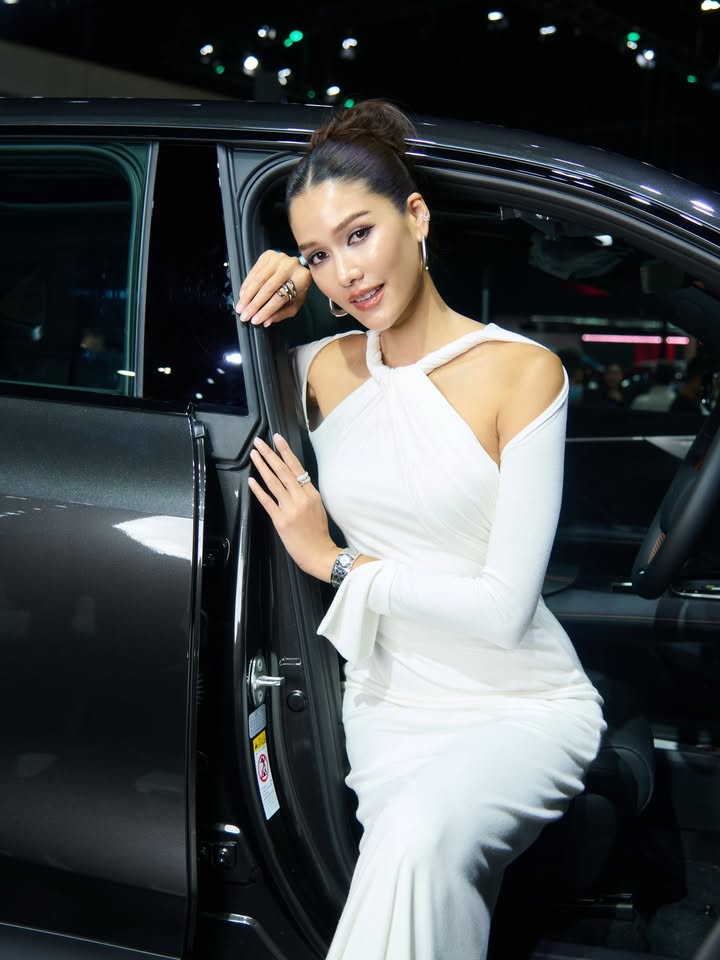 แนท - อนิพรณ์  เฉลิมบูรณะวงศ์