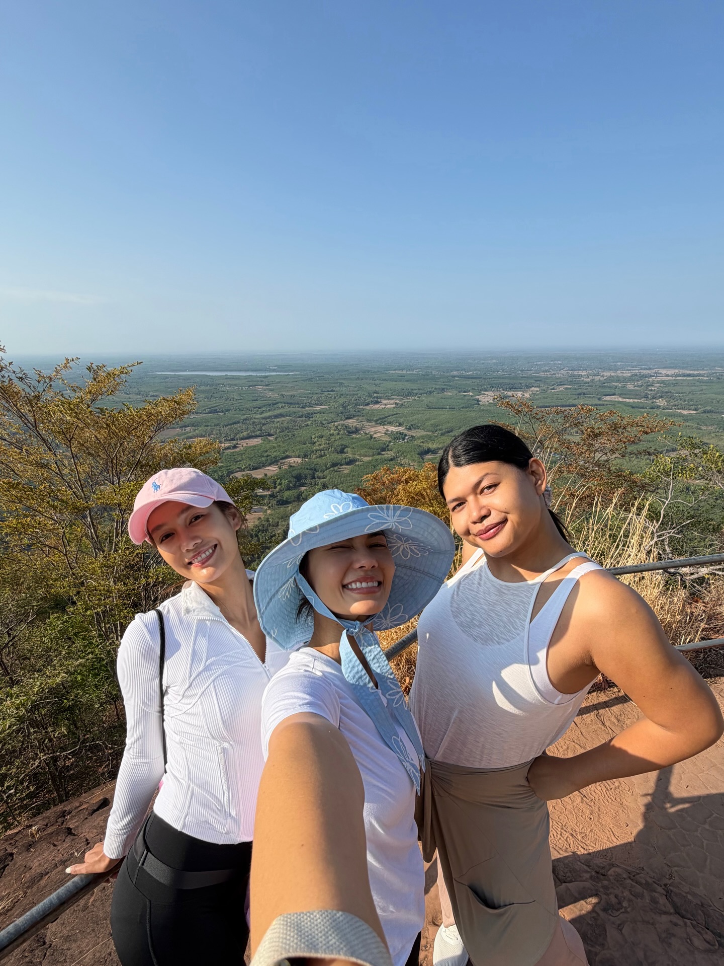 แนท - อนิพรณ์  เฉลิมบูรณะวงศ์