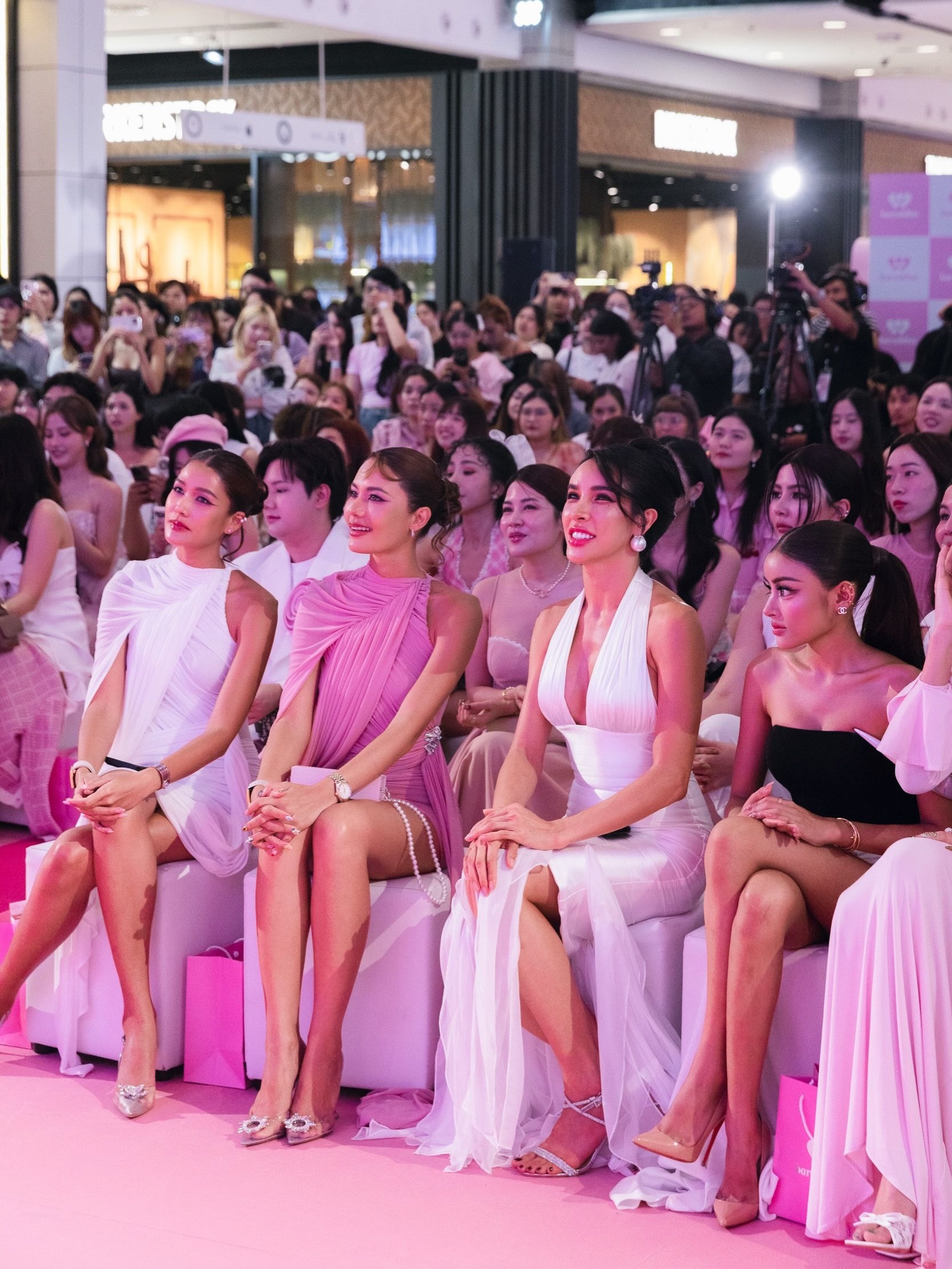 แนท - อนิพรณ์  เฉลิมบูรณะวงศ์