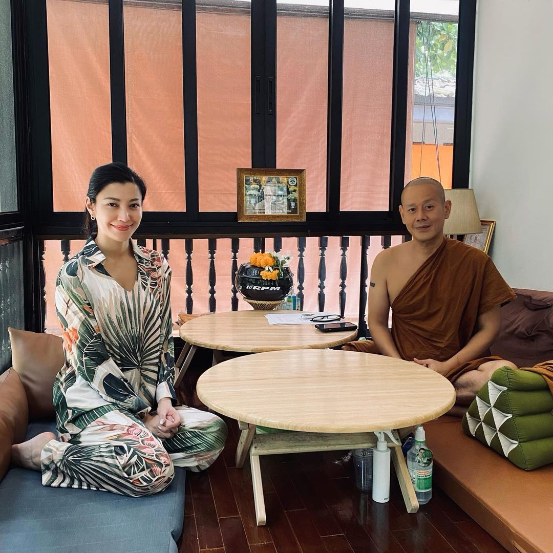 เอมมี่ - มรกต กิตติสาระ