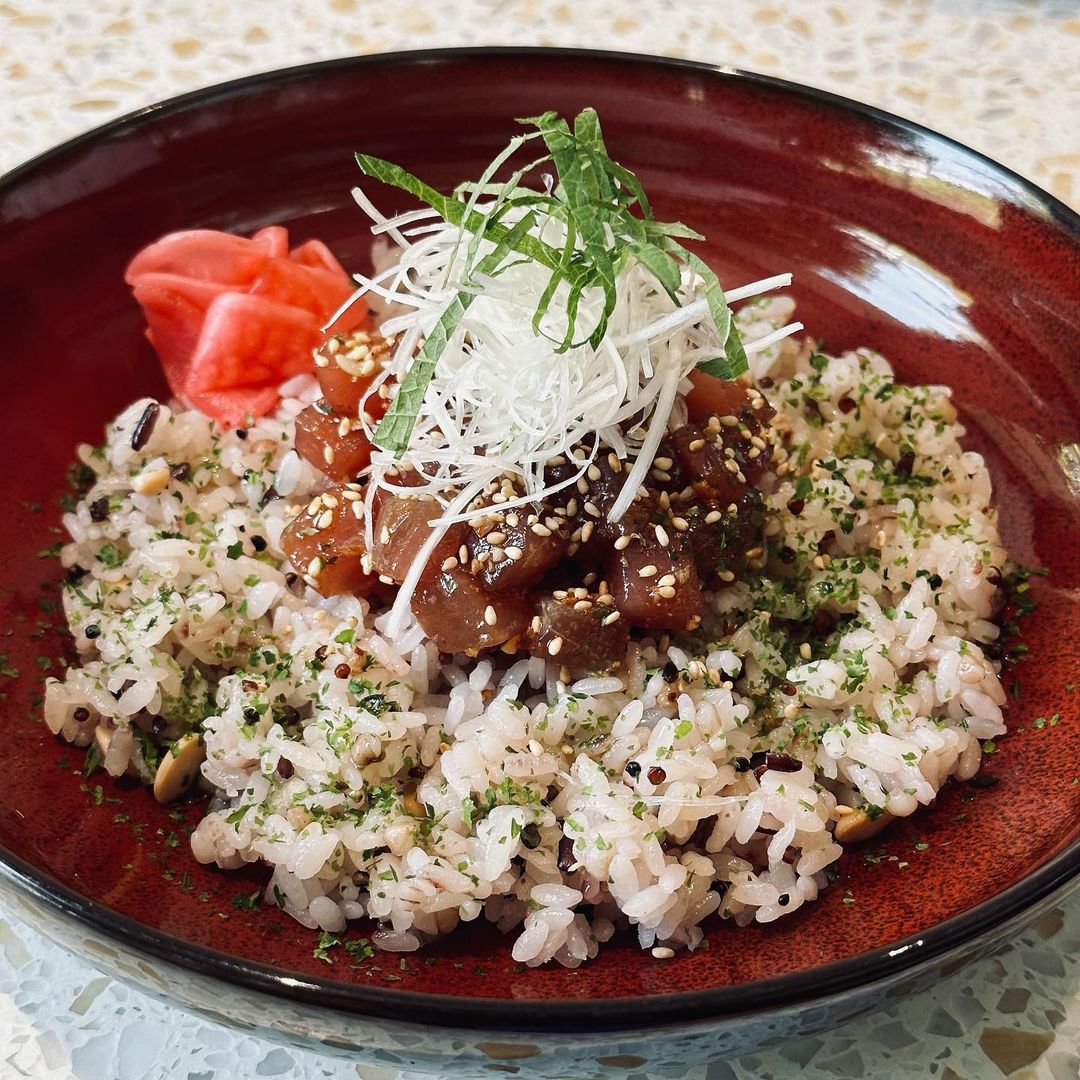 เอมมี่ - มรกต กิตติสาระ