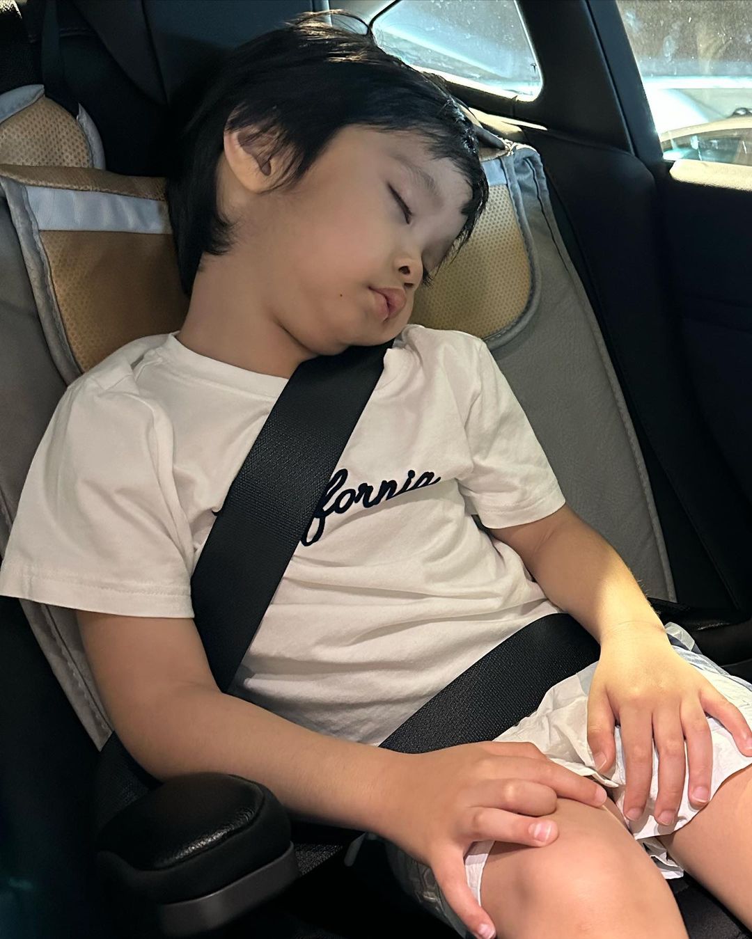 เอมมี่ - มรกต กิตติสาระ
