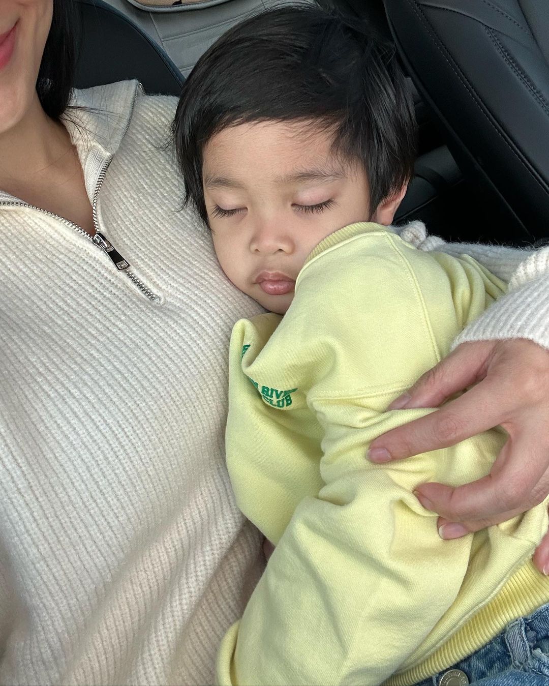 เอมมี่ - มรกต กิตติสาระ