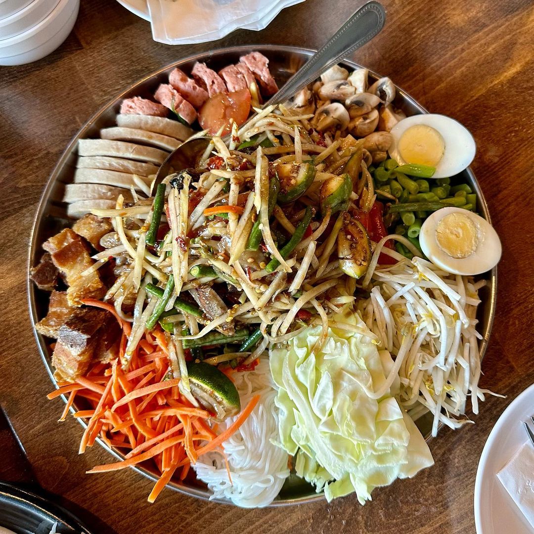 เอมมี่ - มรกต กิตติสาระ