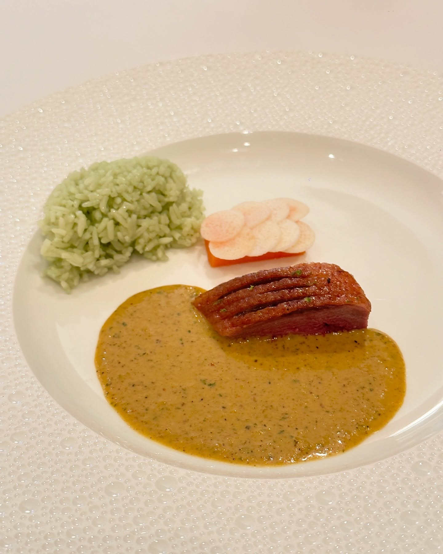 เอมมี่ - มรกต กิตติสาระ