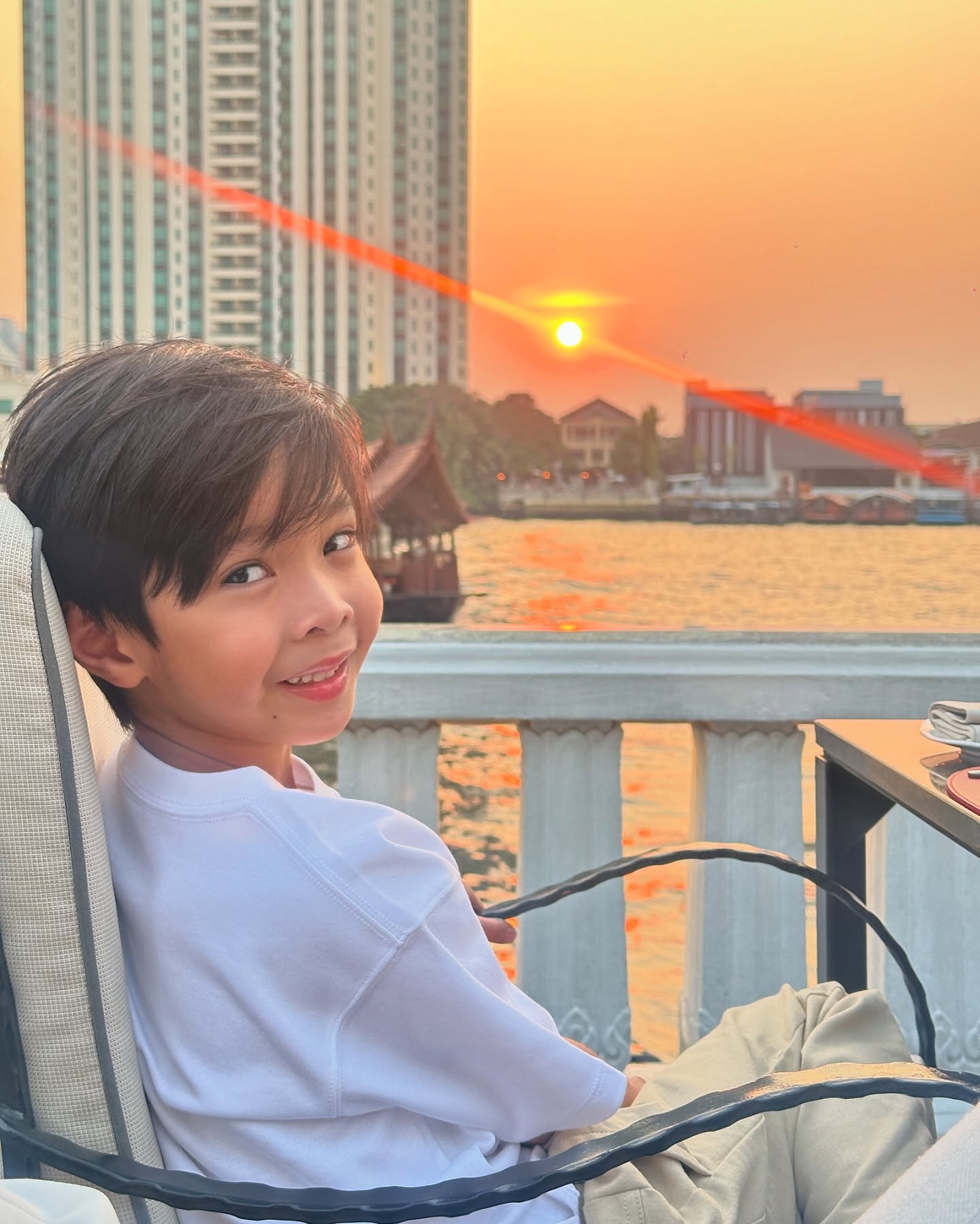 เอมมี่ - มรกต กิตติสาระ