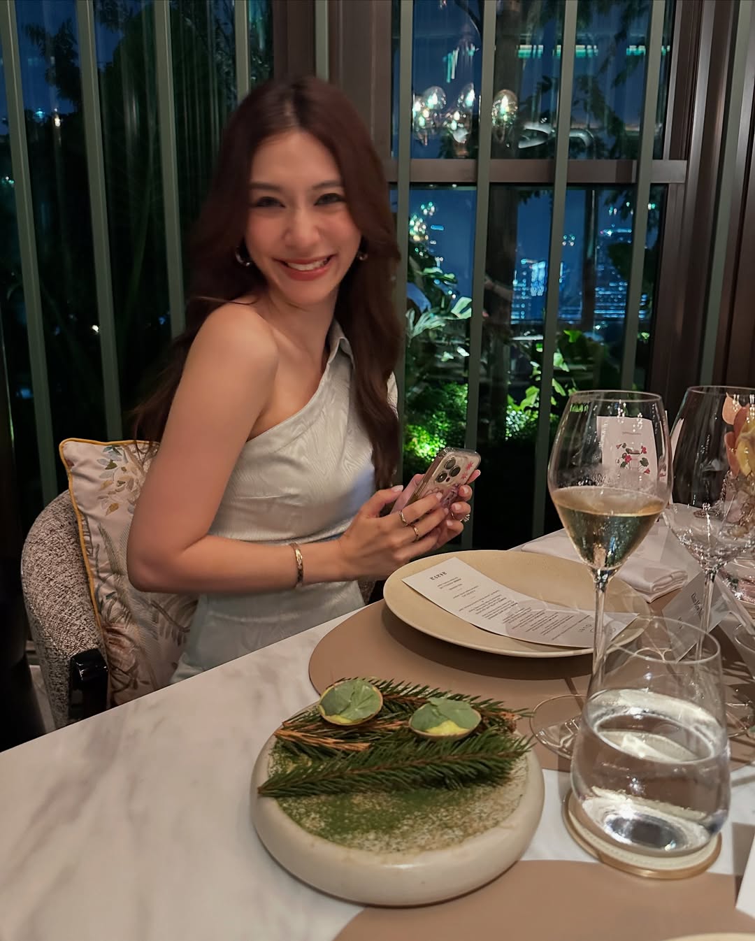 เอมมี่ - มรกต กิตติสาระ