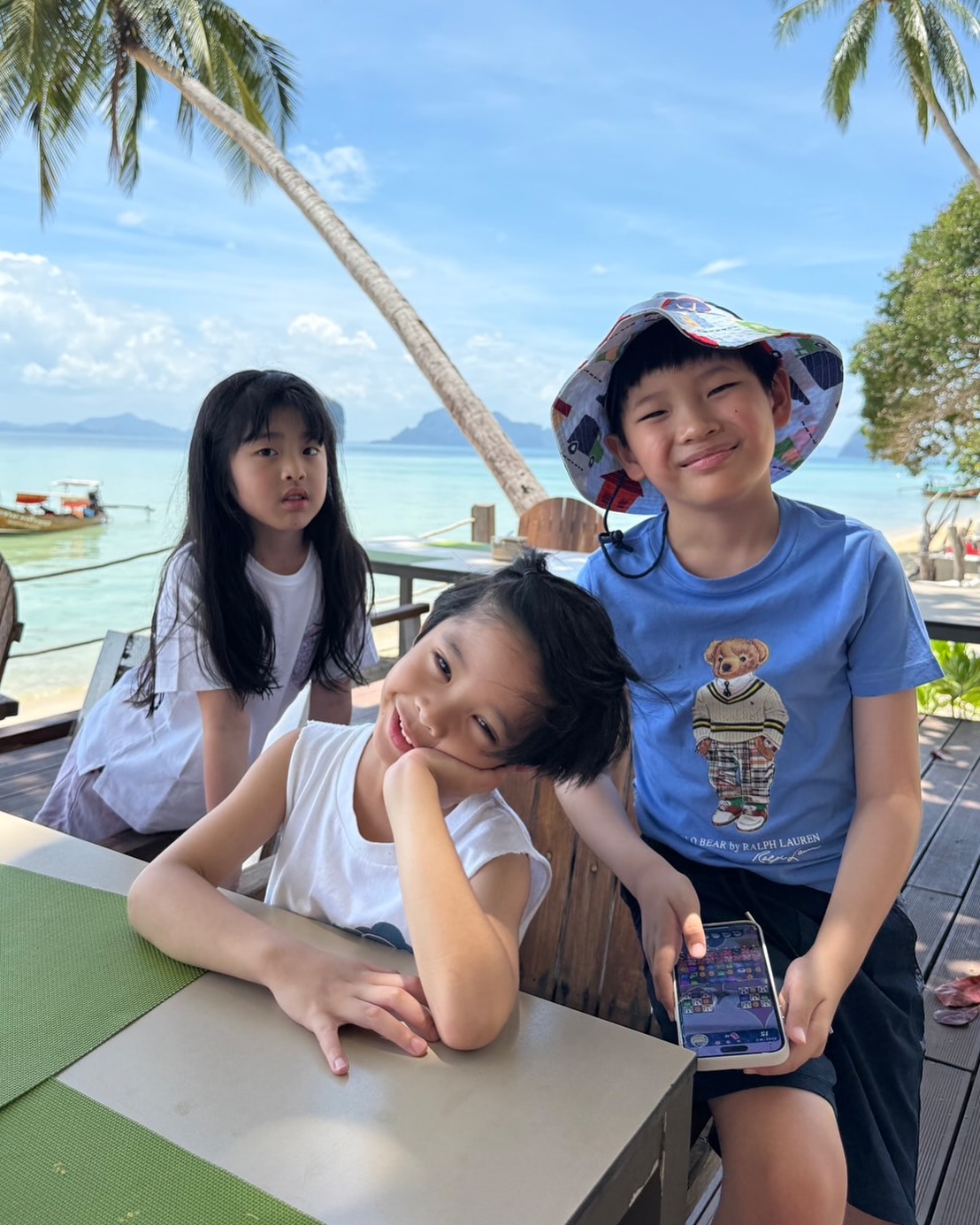 เอมมี่ - มรกต กิตติสาระ