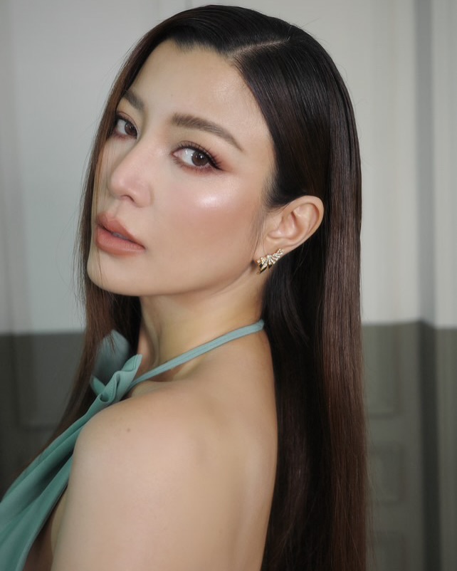 เอมมี่ - มรกต กิตติสาระ