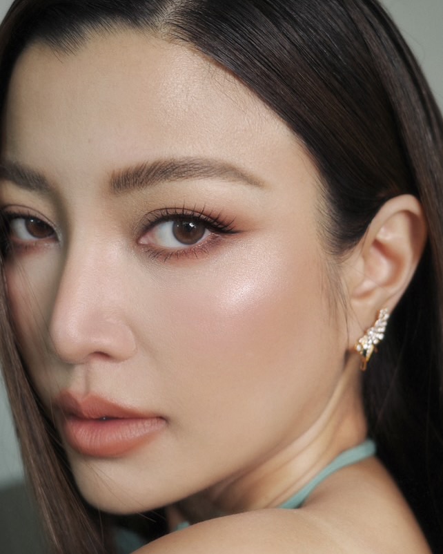 เอมมี่ - มรกต กิตติสาระ