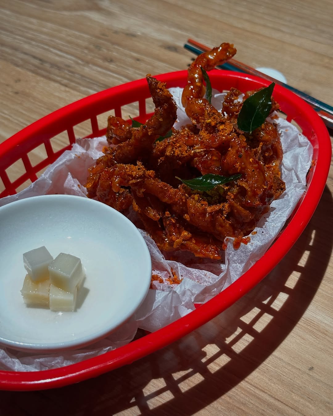 เอมมี่ - มรกต กิตติสาระ