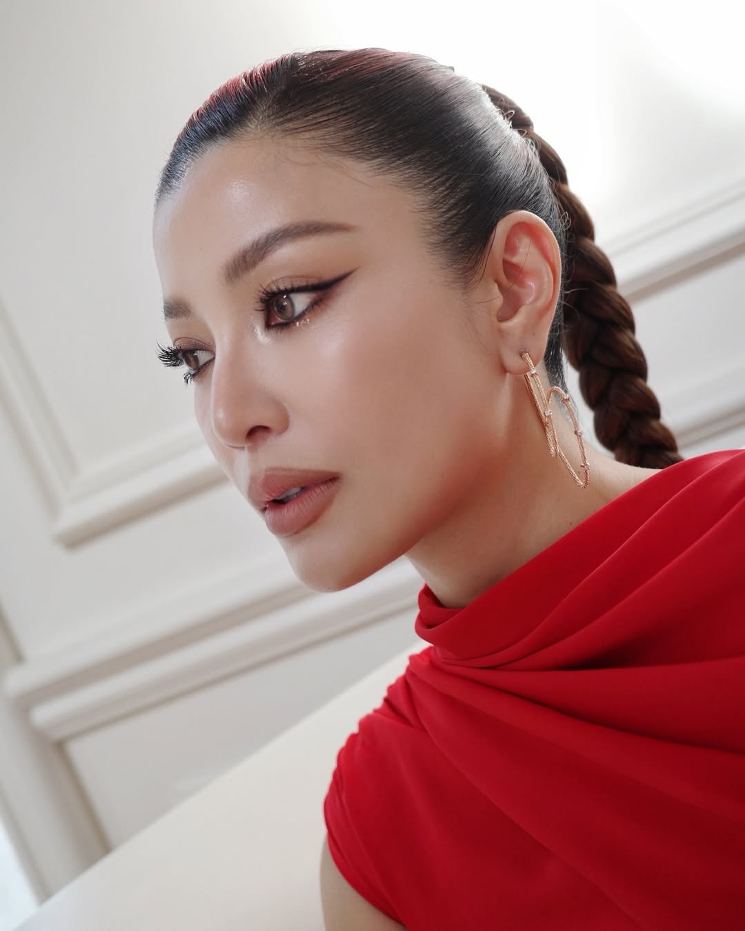 เอมมี่ - มรกต กิตติสาระ