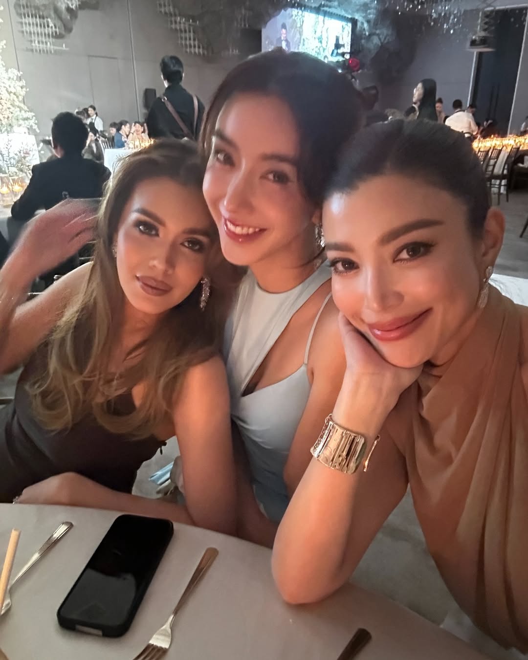 เอมมี่ - มรกต กิตติสาระ