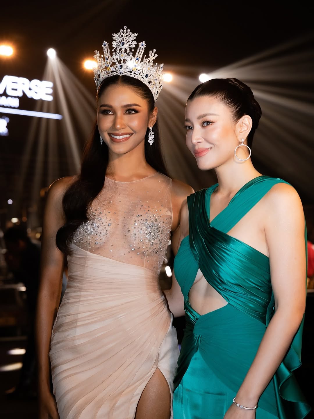 เอมมี่ - มรกต กิตติสาระ
