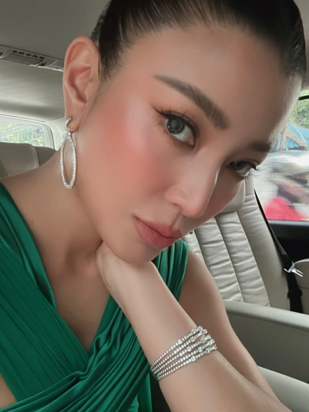 เอมมี่ - มรกต กิตติสาระ