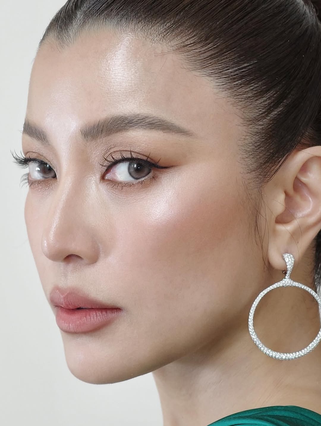 เอมมี่ - มรกต กิตติสาระ