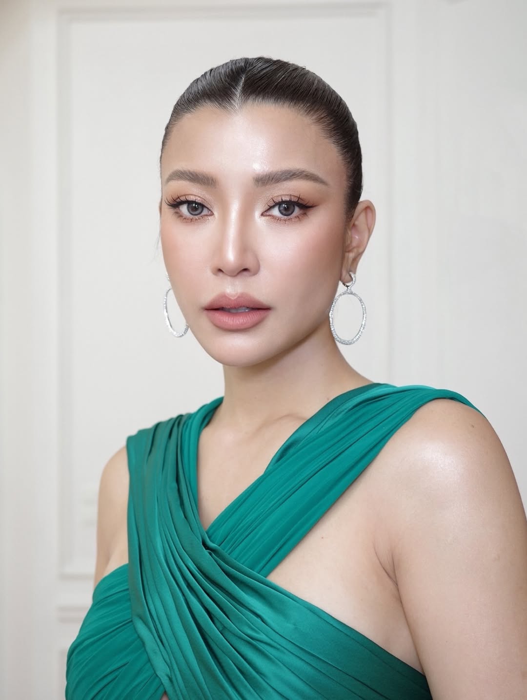 เอมมี่ - มรกต กิตติสาระ
