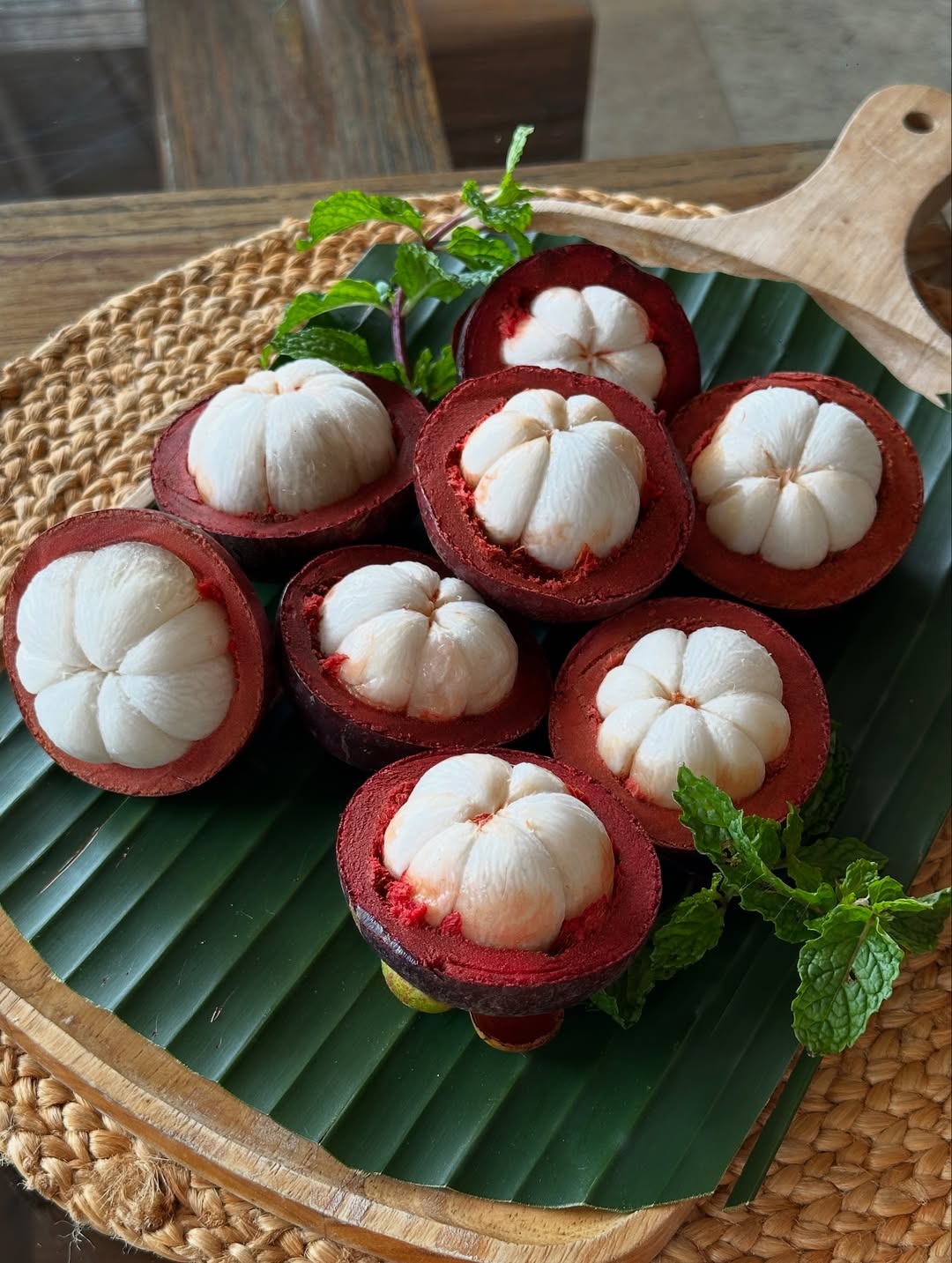 เอมมี่ - มรกต กิตติสาระ