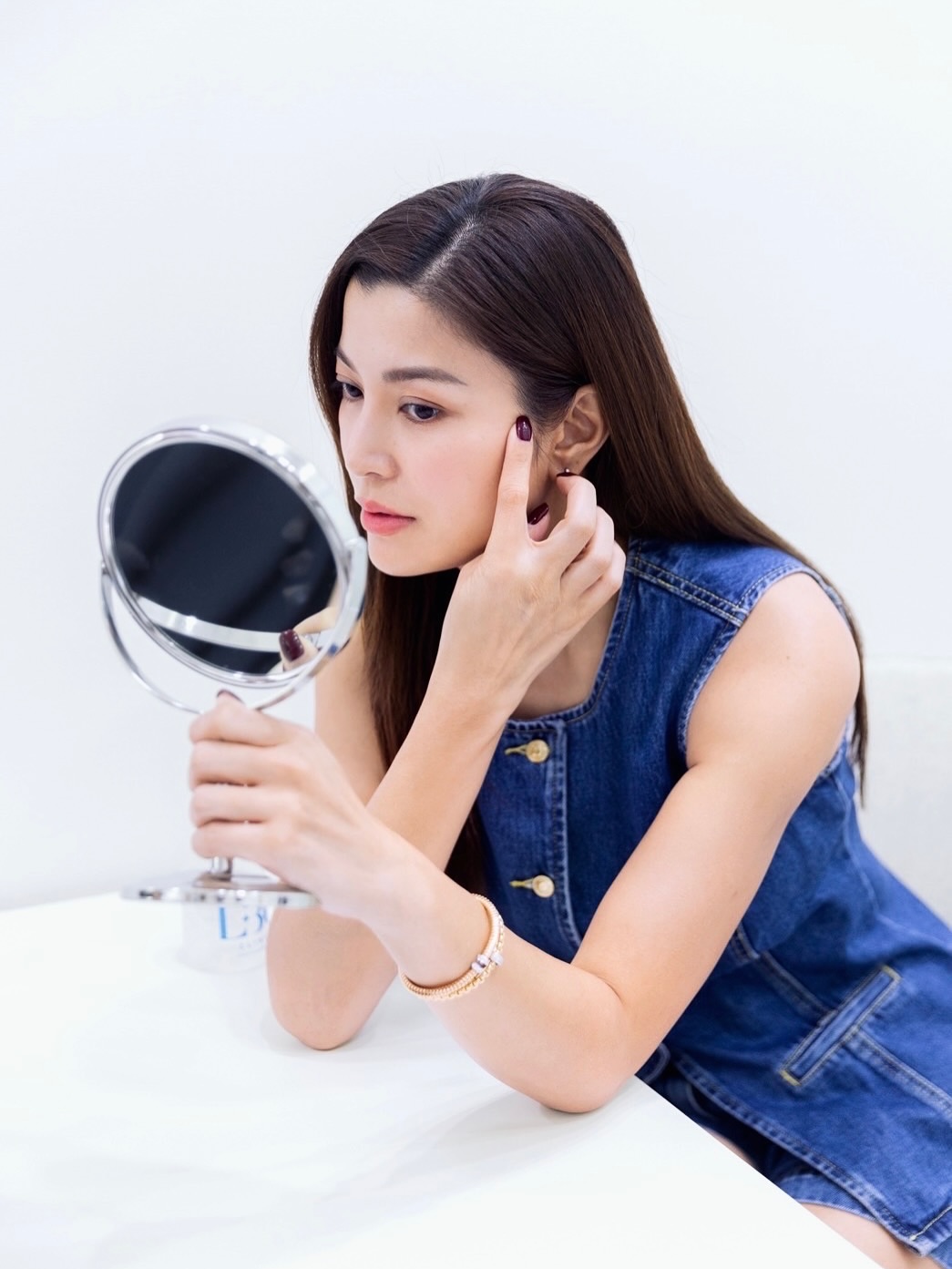 เอมมี่ - มรกต กิตติสาระ