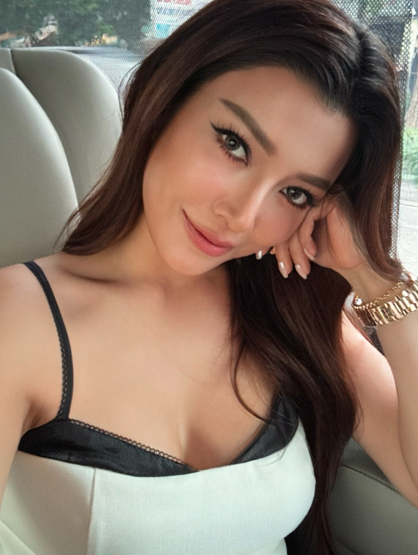 เอมมี่ - มรกต กิตติสาระ