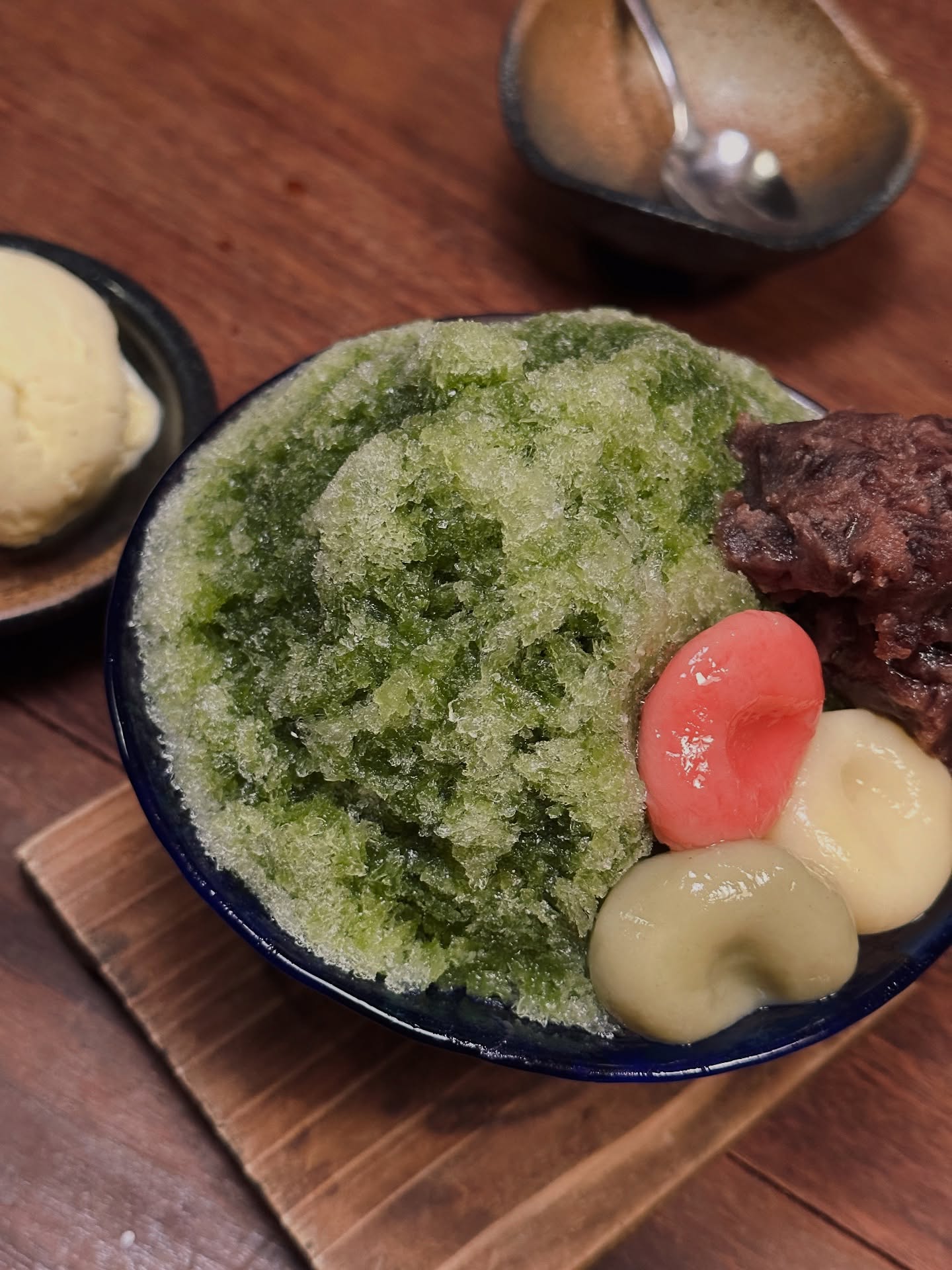 เอมมี่ - มรกต กิตติสาระ