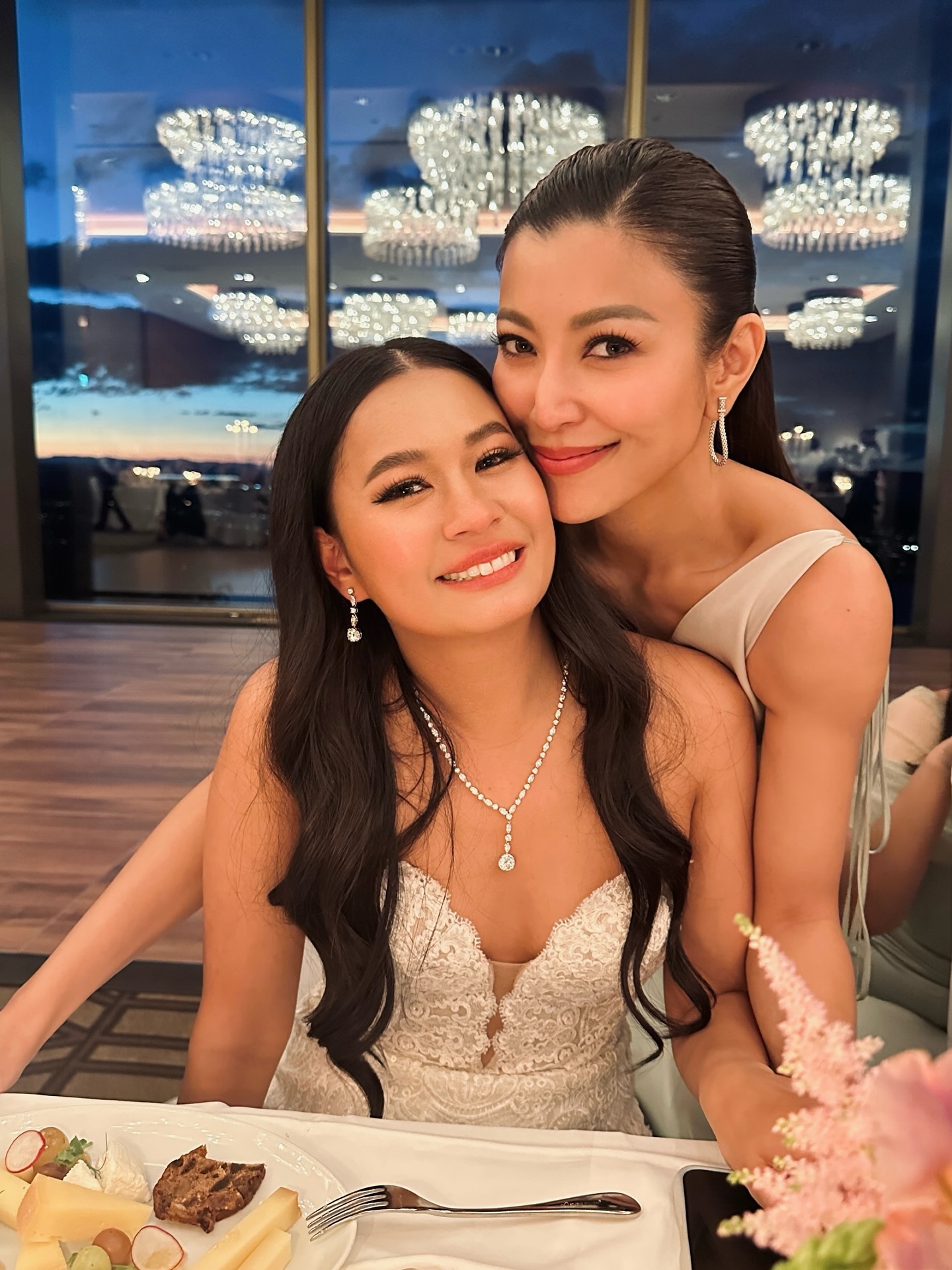เอมมี่ - มรกต กิตติสาระ