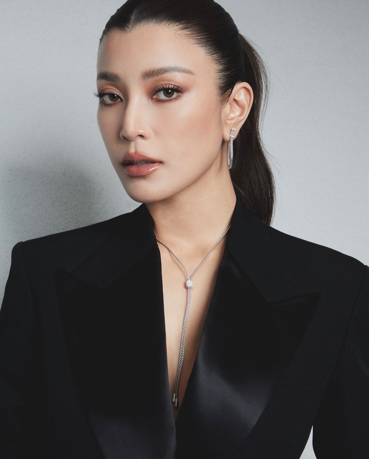 เอมมี่ - มรกต กิตติสาระ