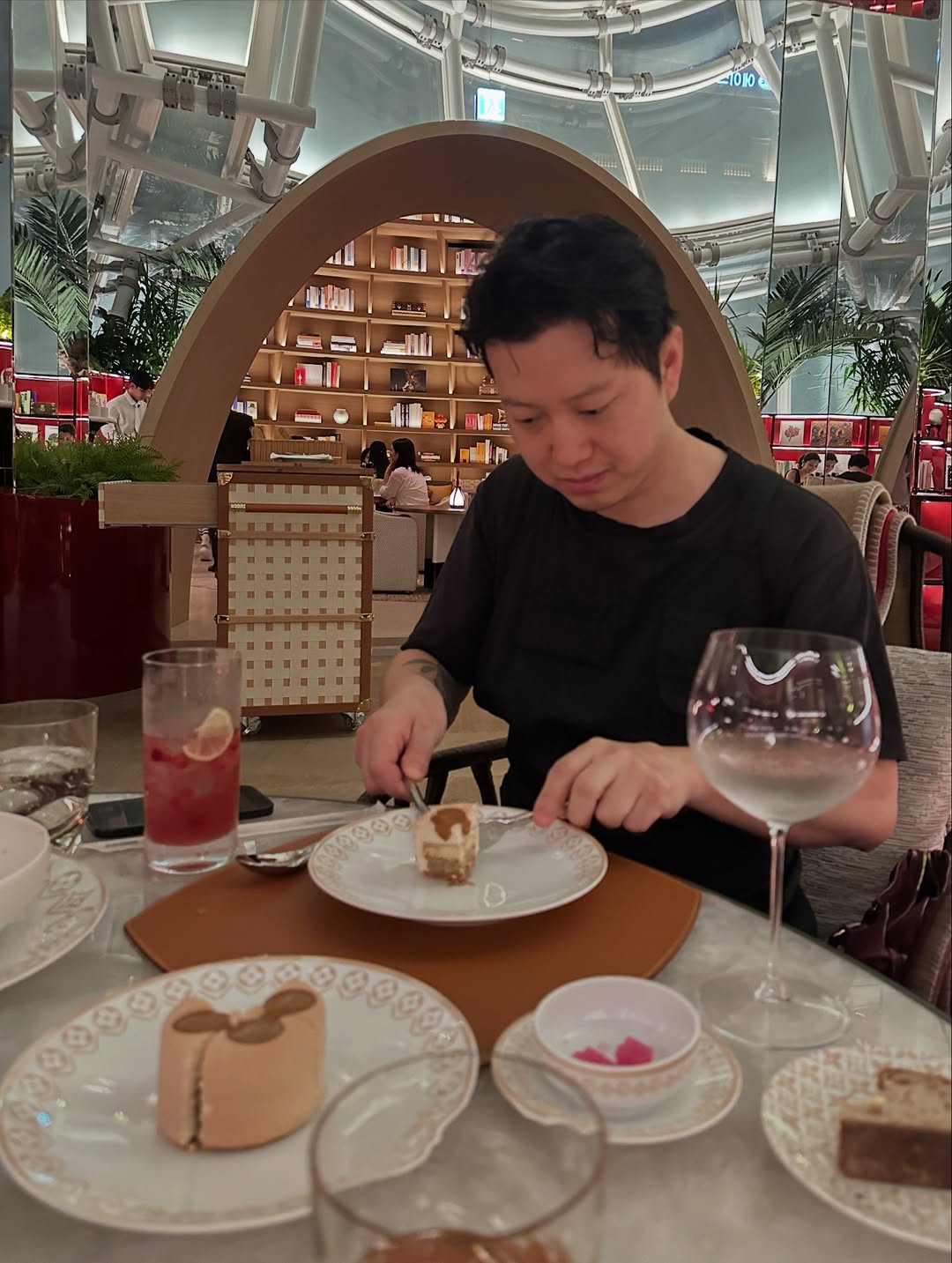 เอมมี่ - มรกต กิตติสาระ