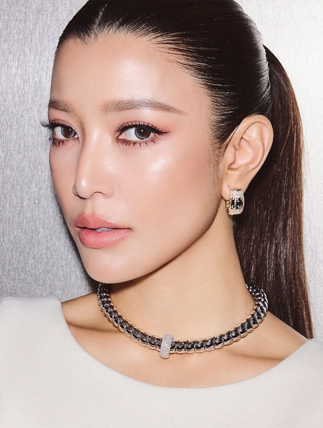 เอมมี่ - มรกต กิตติสาระ
