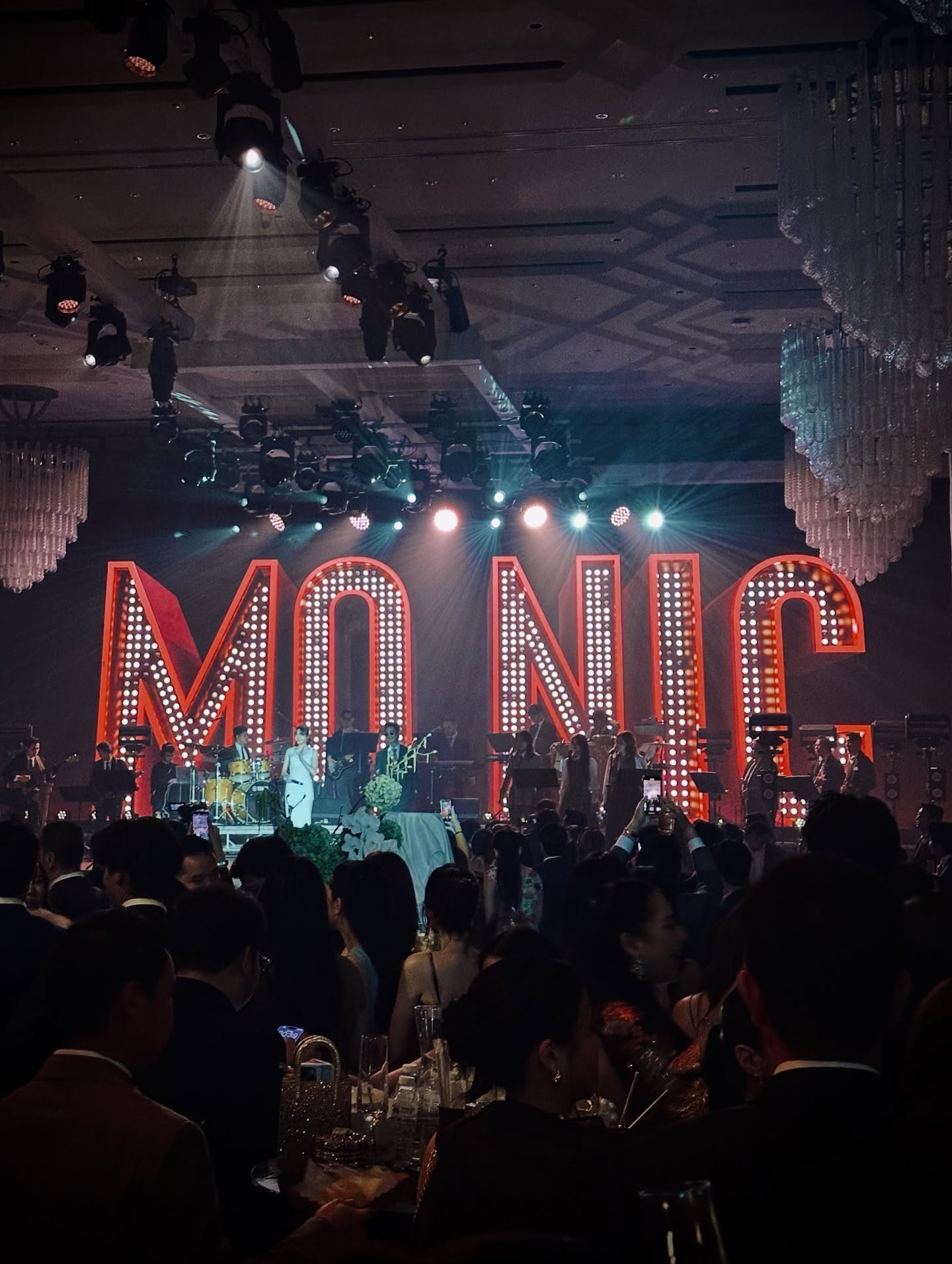 เอมมี่ - มรกต กิตติสาระ