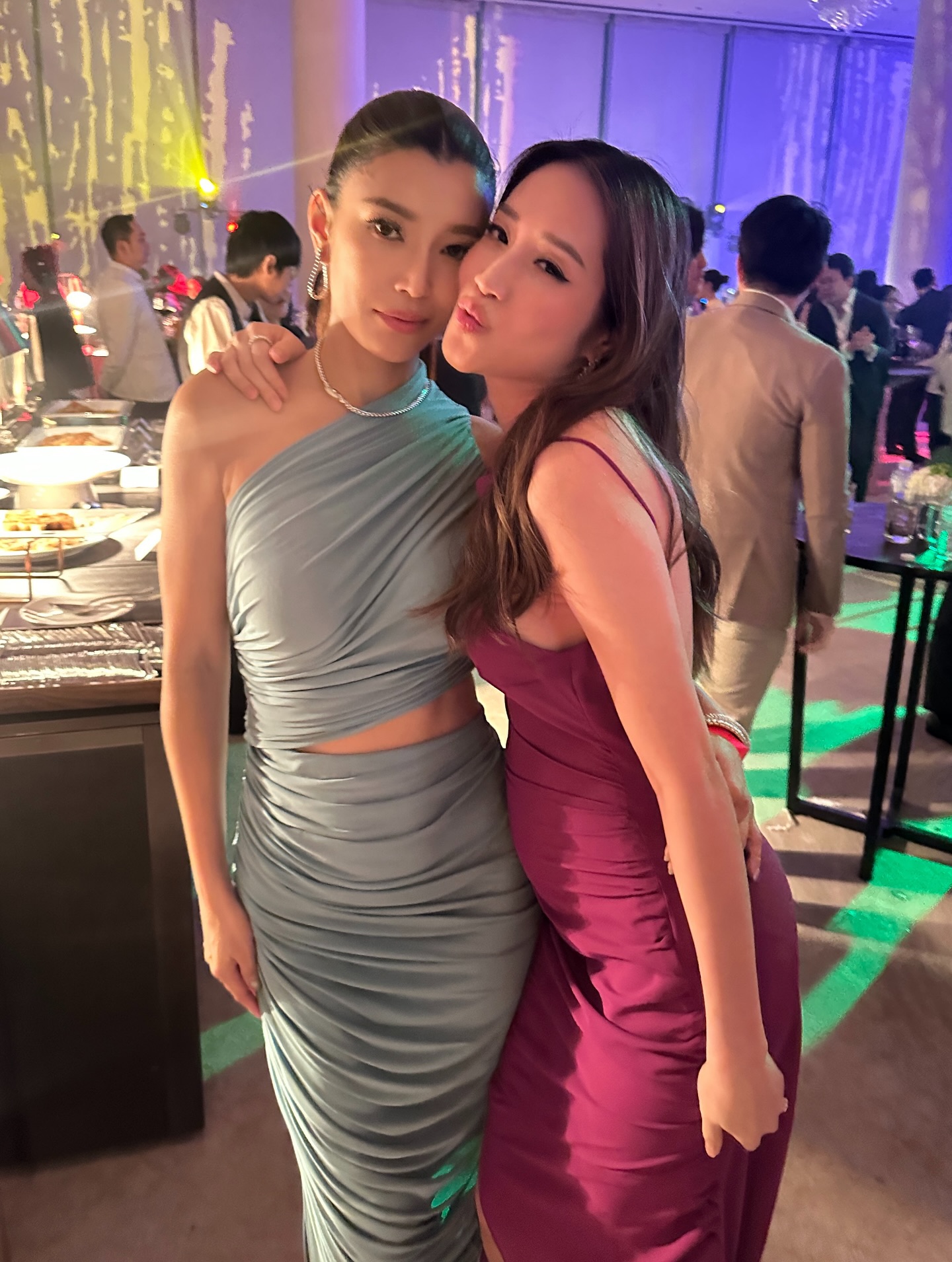 เอมมี่ - มรกต กิตติสาระ