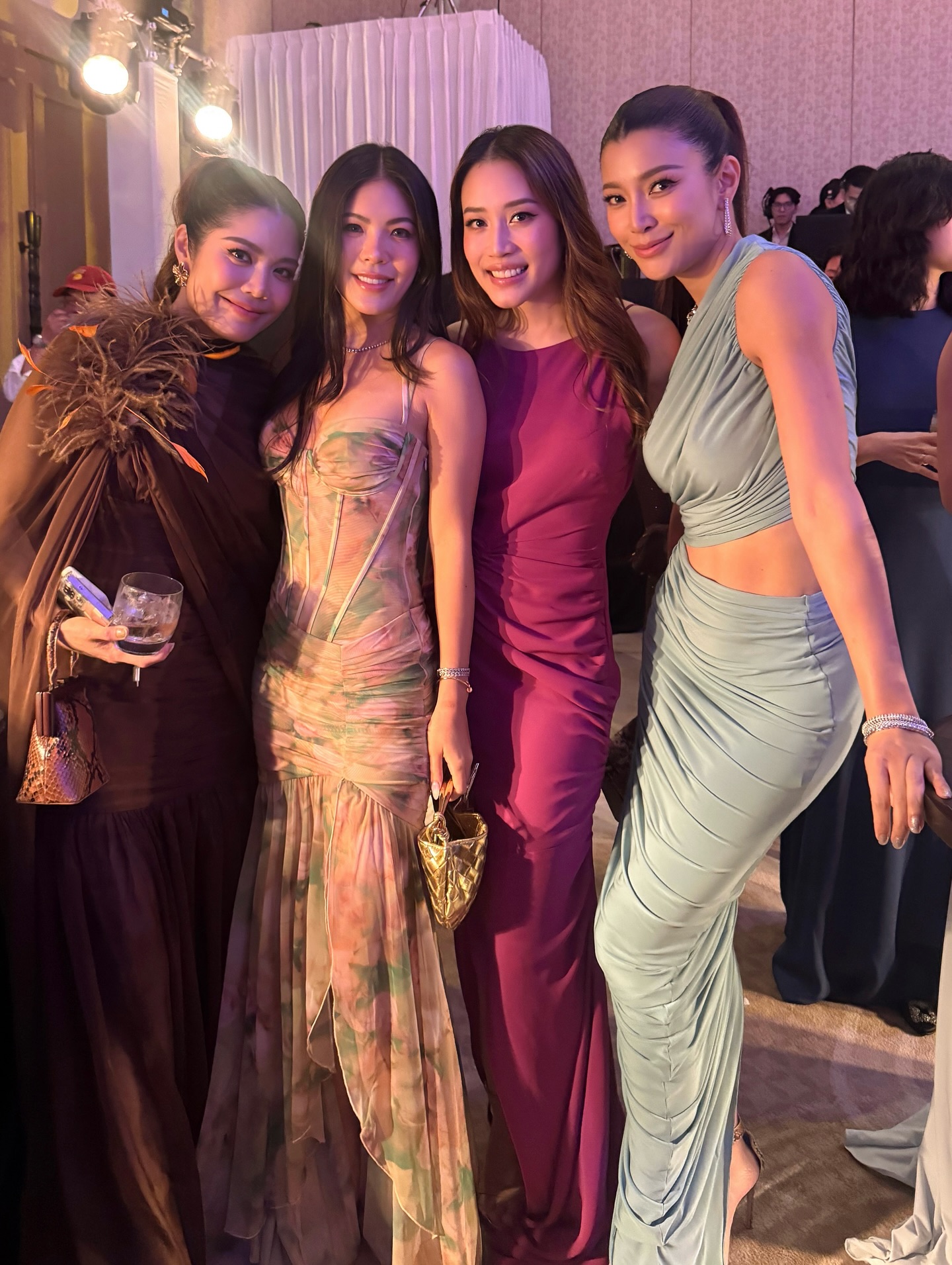 เอมมี่ - มรกต กิตติสาระ