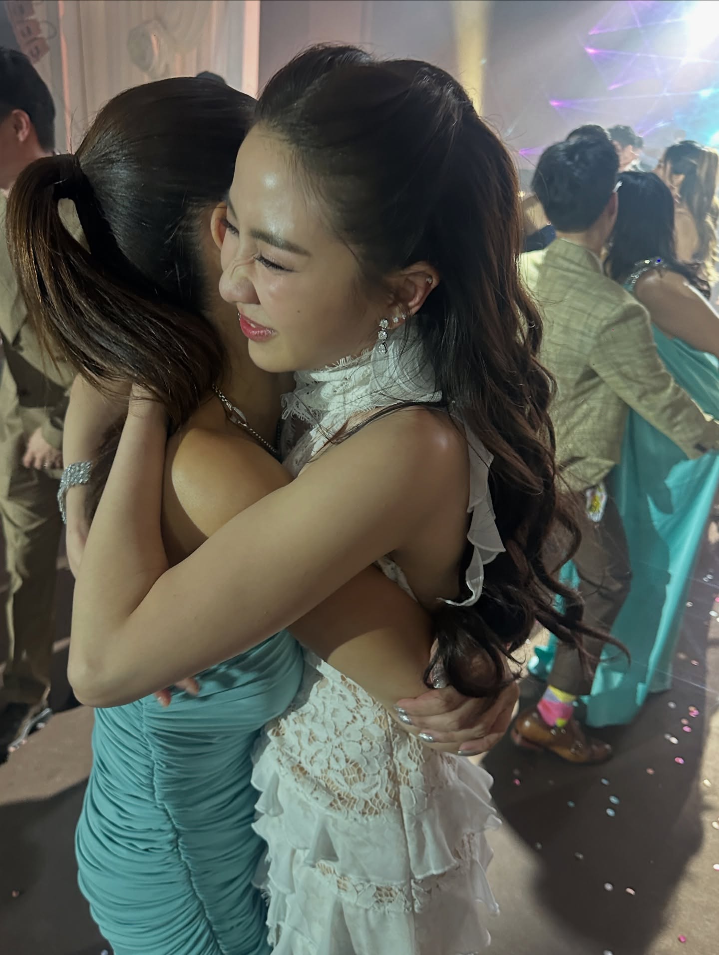 เอมมี่ - มรกต กิตติสาระ